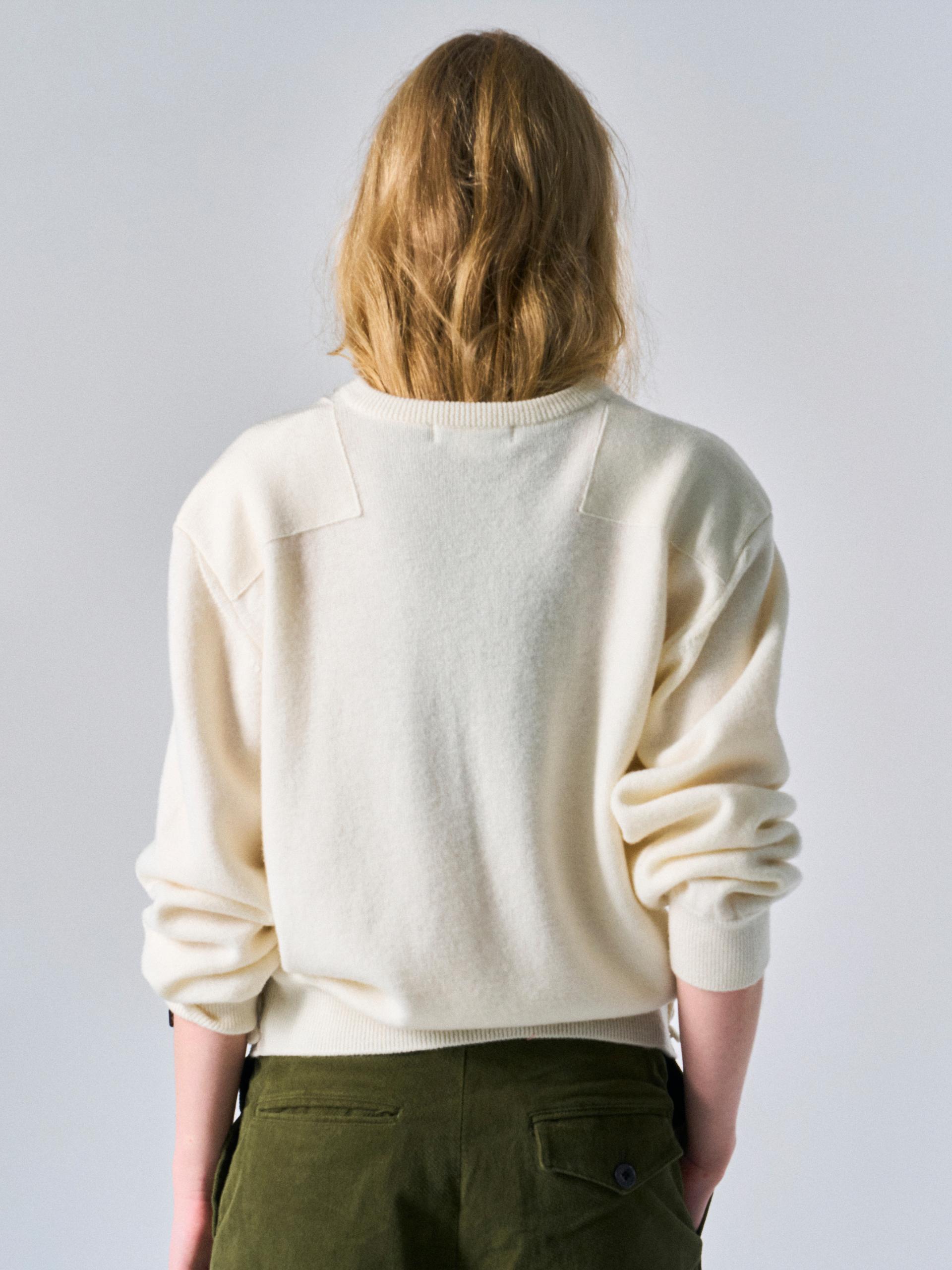 Frost paneled v-neck sweater cream