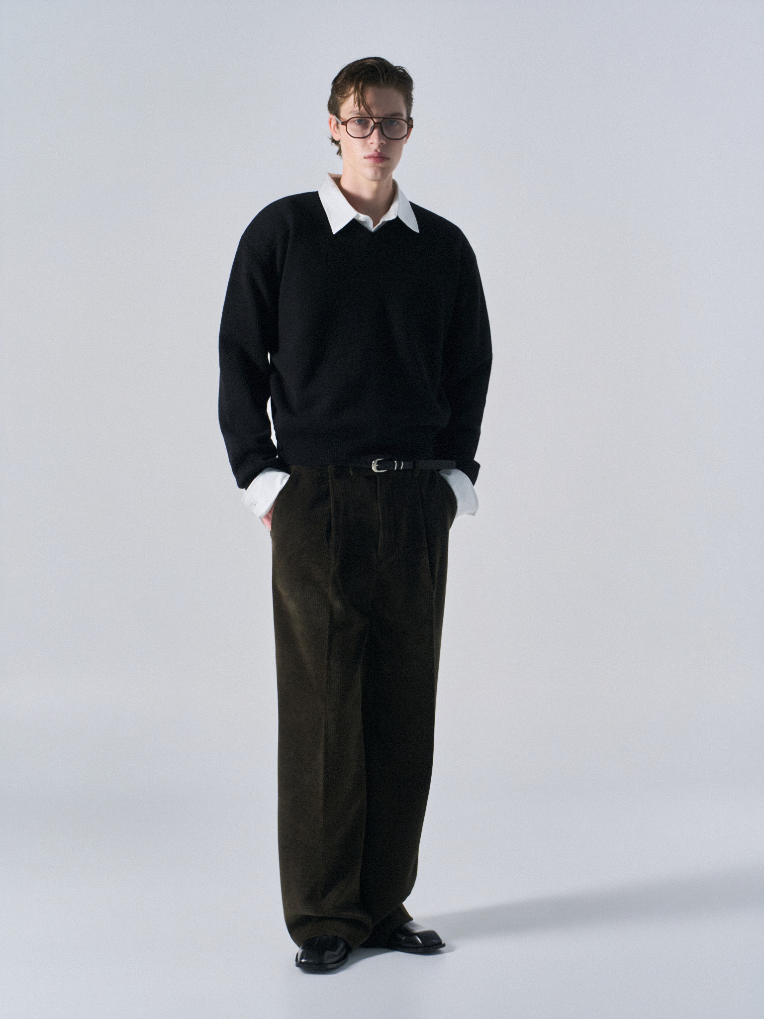 Frost paneled v-neck sweater black