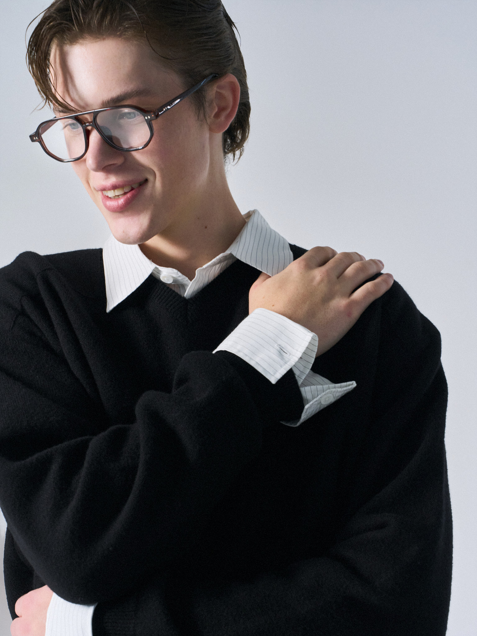 Frost paneled v-neck sweater black
