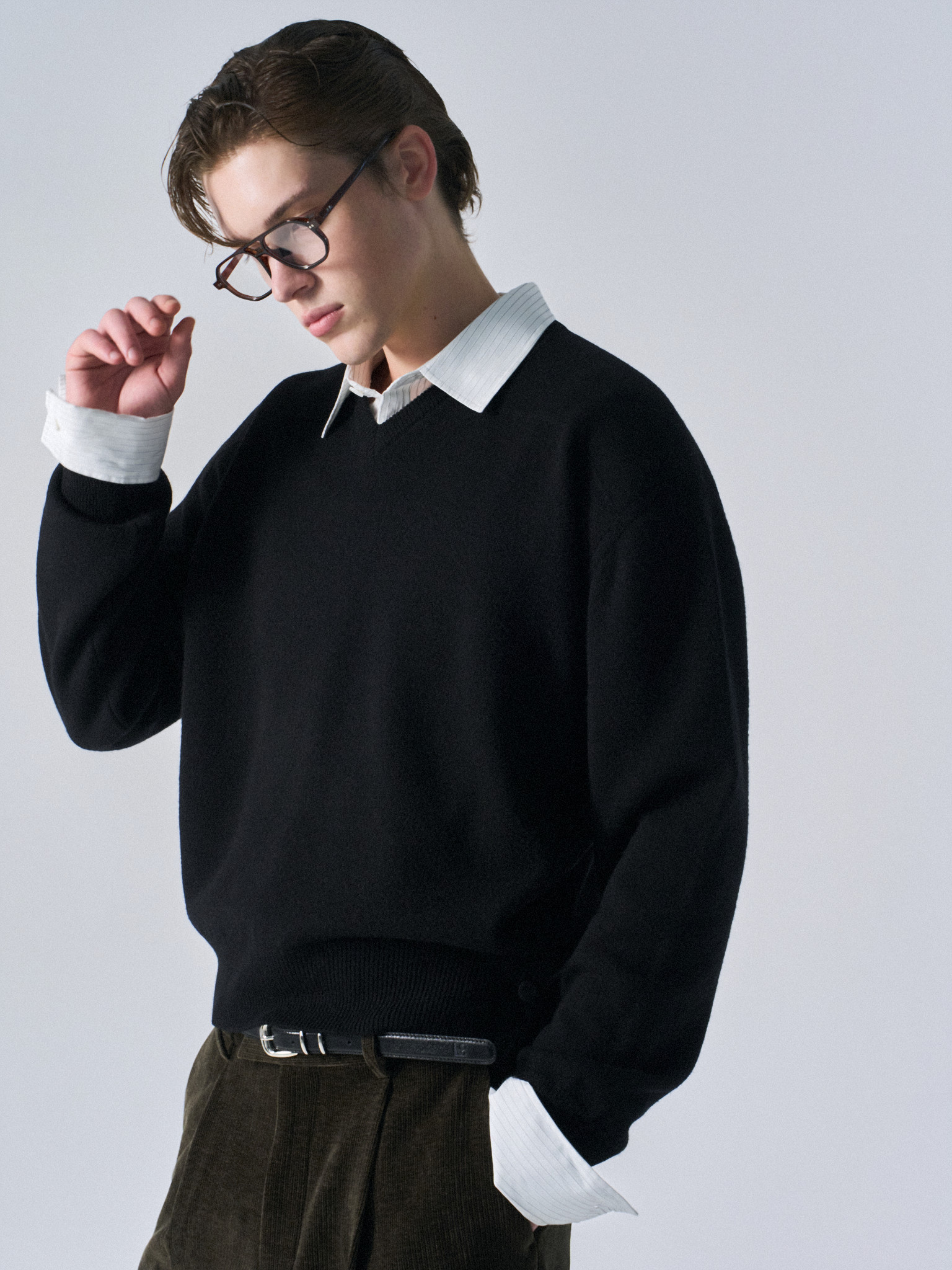 Frost paneled v-neck sweater black