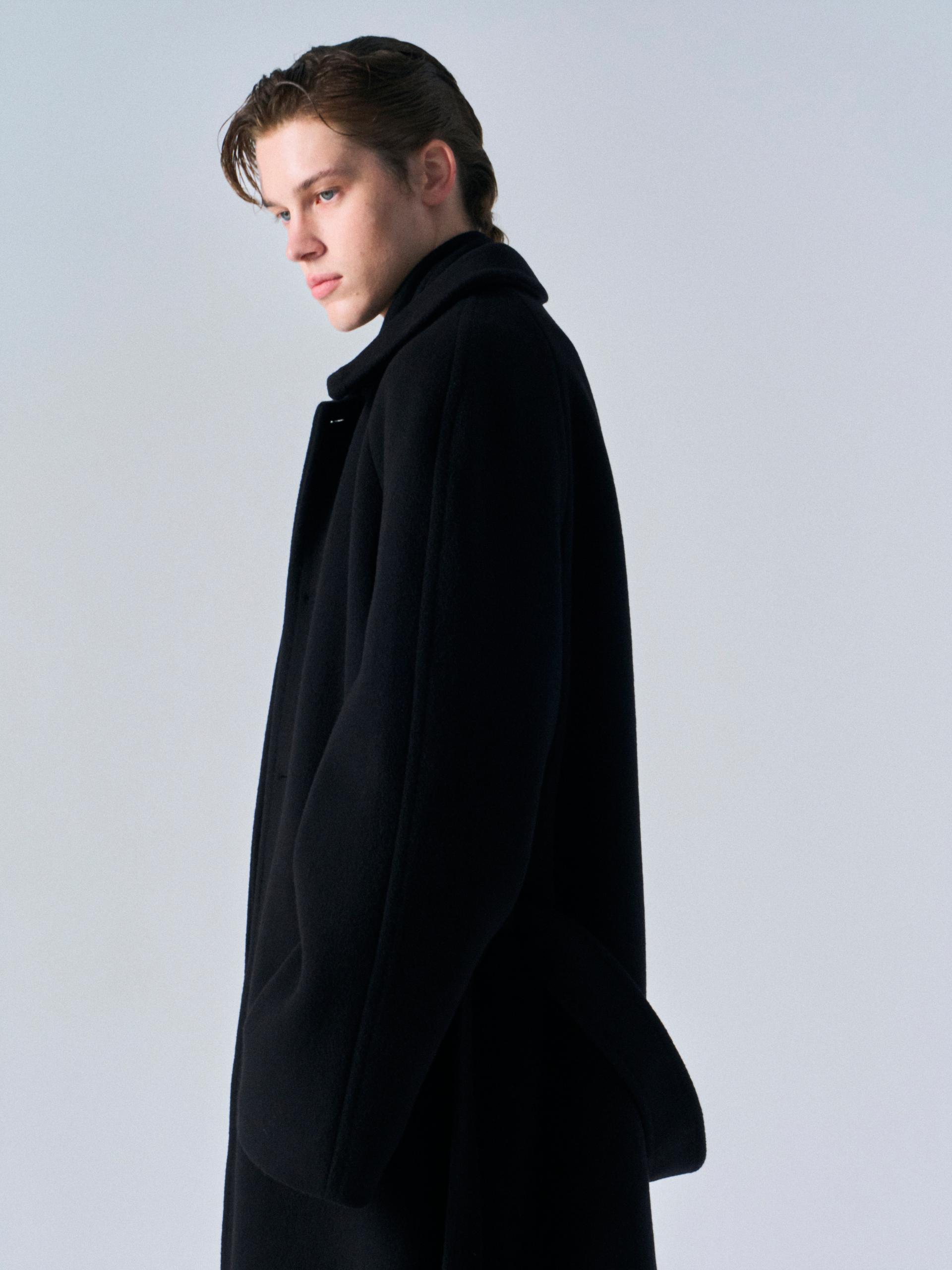 Lawton cashmere arch raglan coat black