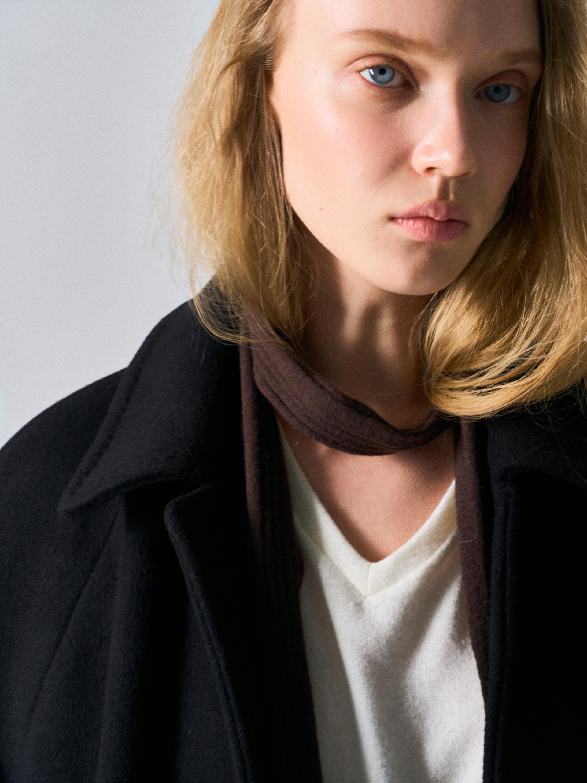 Lawton cashmere arch raglan coat black
