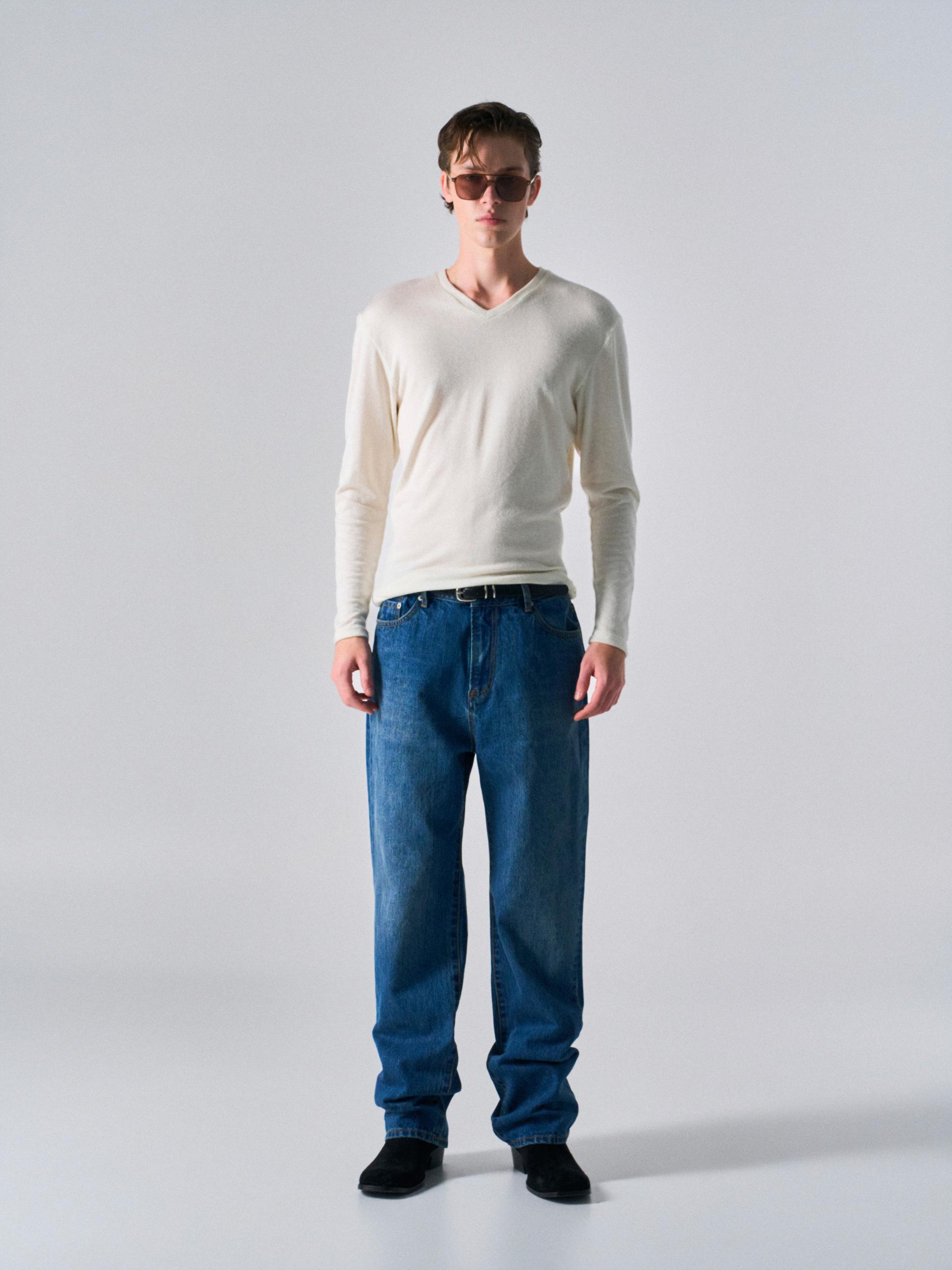 Freddie soft-touch slim v-neck ivory