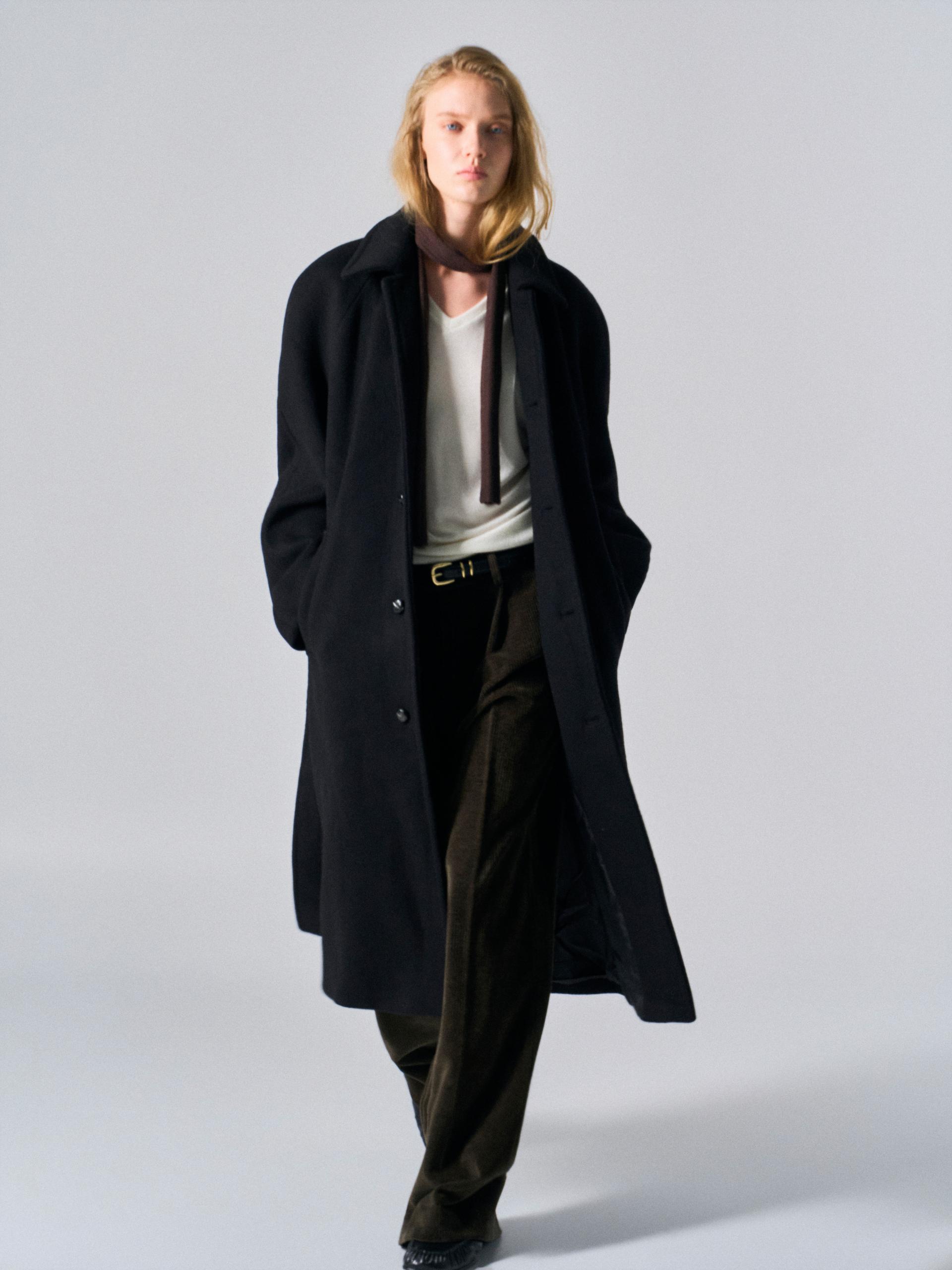 Lawton cashmere arch raglan coat black