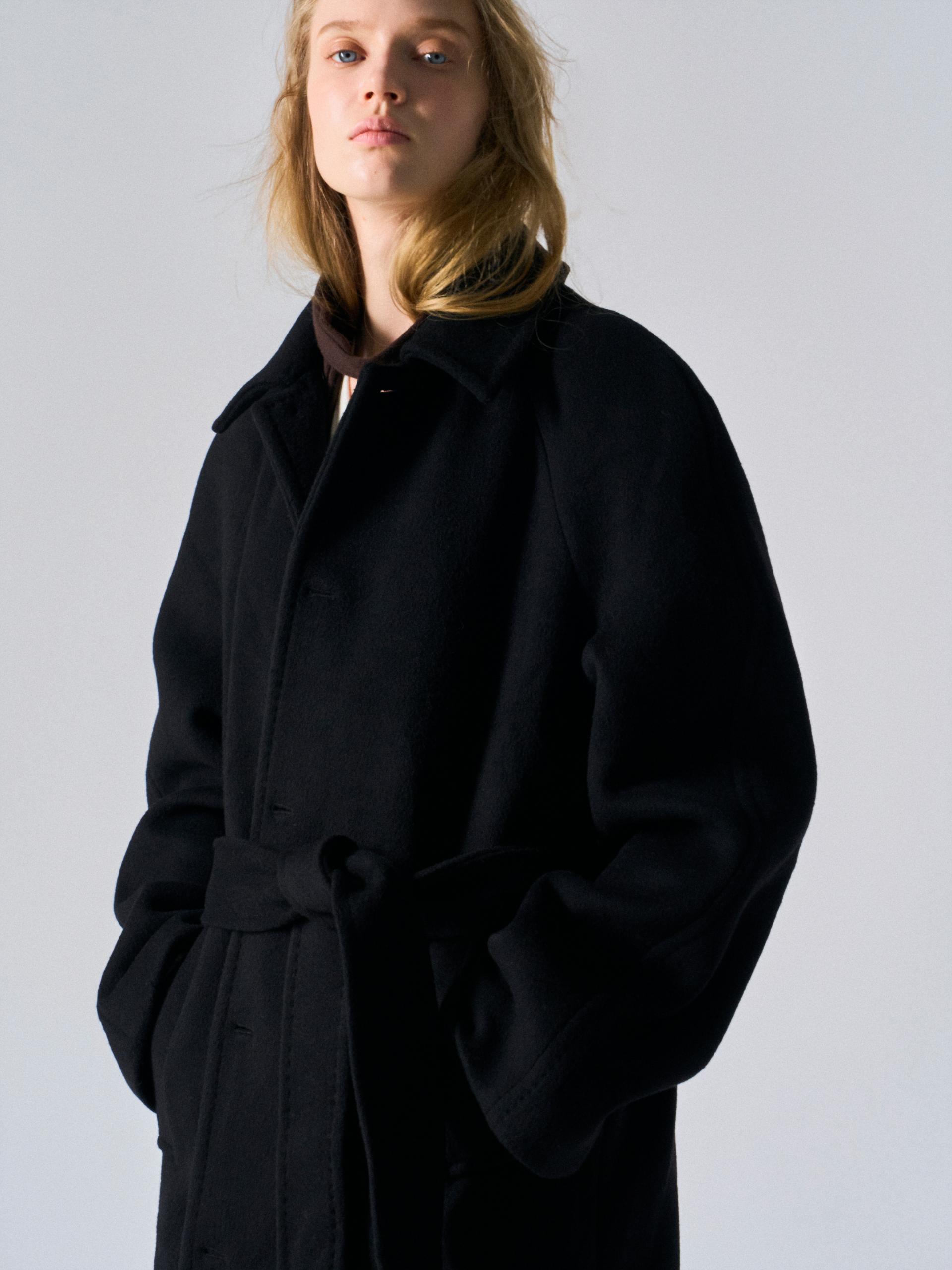 Lawton cashmere arch raglan coat black