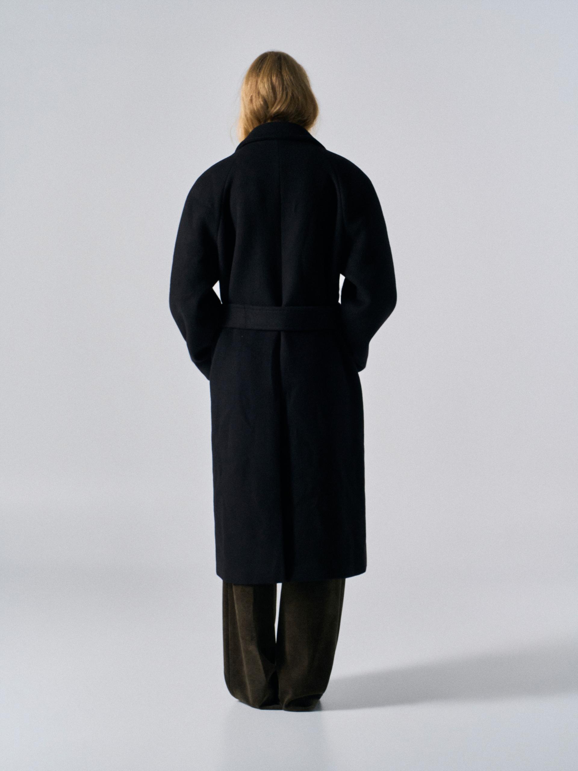Lawton cashmere arch raglan coat black