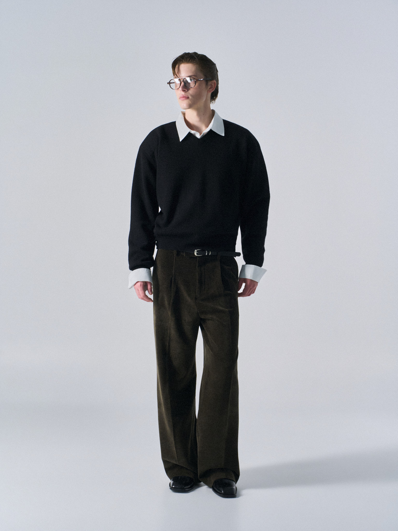 Frost paneled v-neck sweater black
