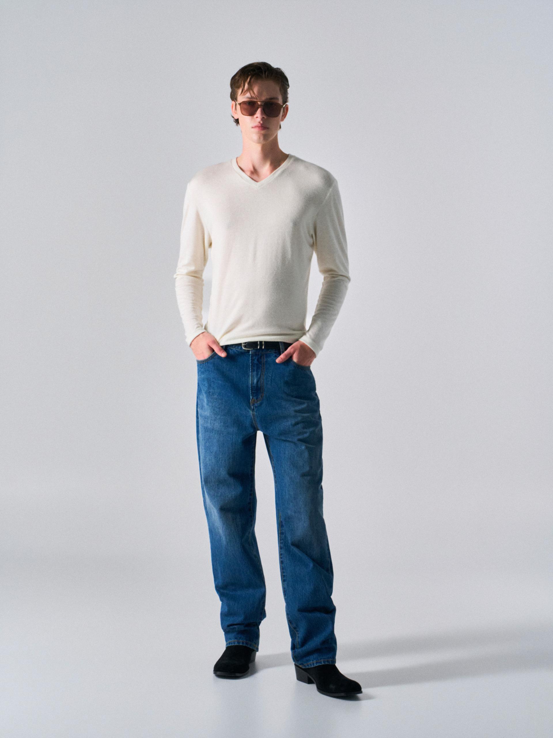 Freddie soft-touch slim v-neck ivory