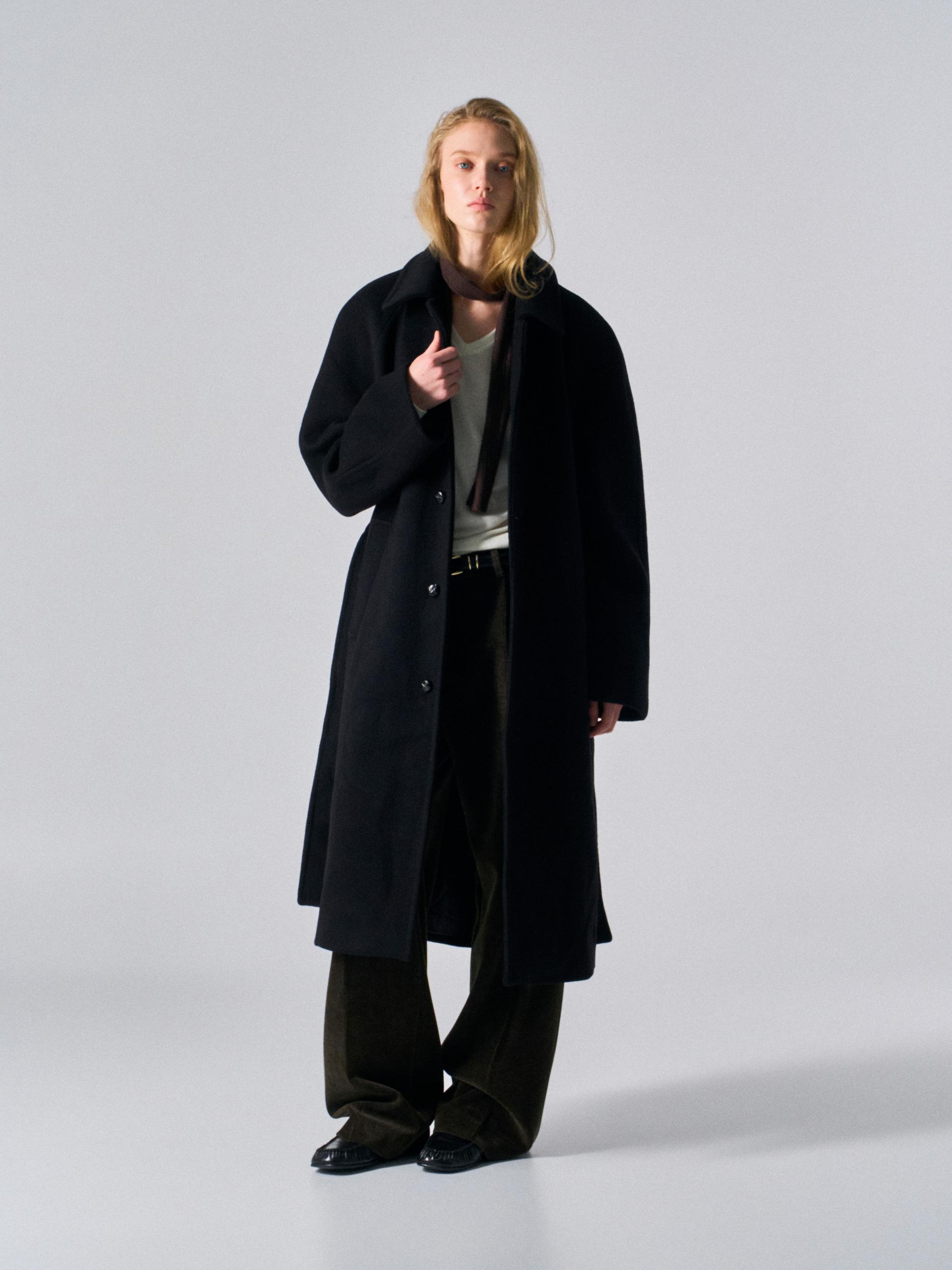Lawton cashmere arch raglan coat black