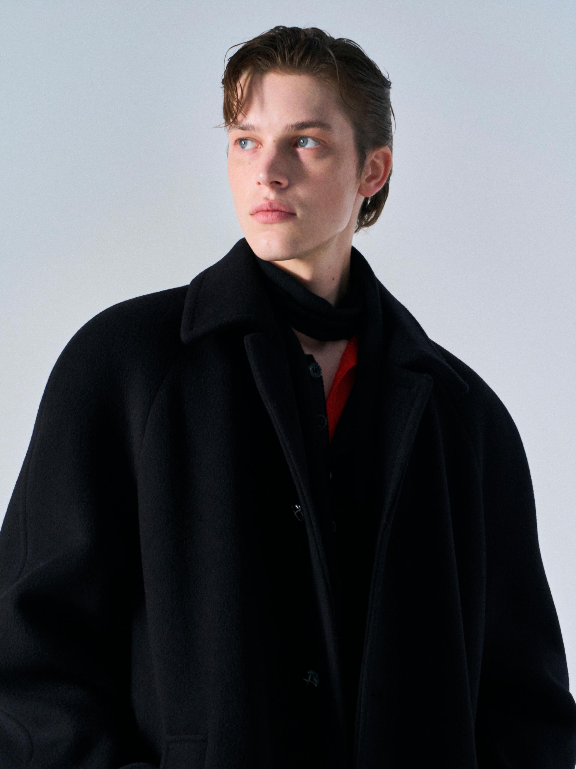 Lawton cashmere arch raglan coat black
