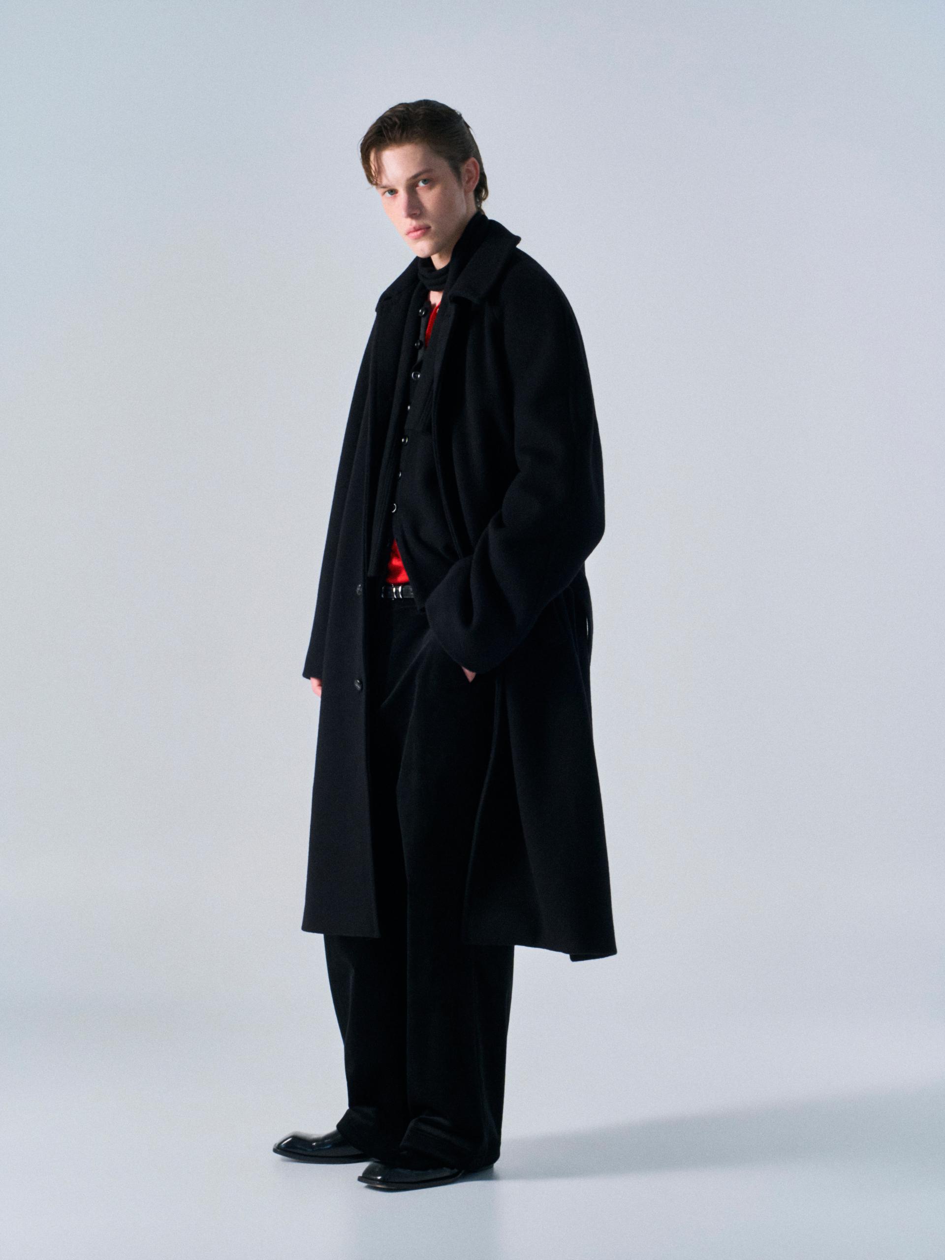 Lawton cashmere arch raglan coat black
