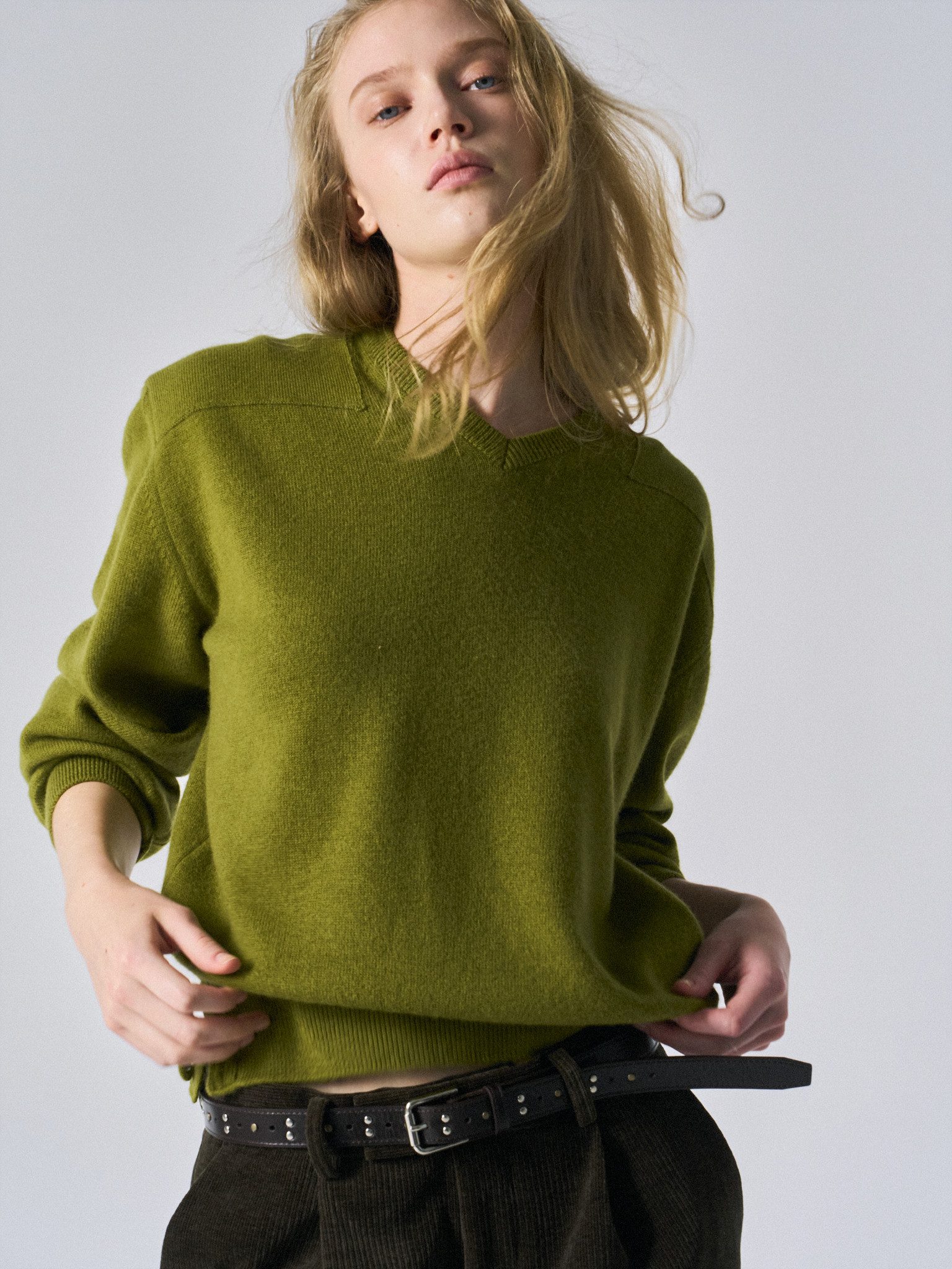 Frost paneled v-neck sweater clover