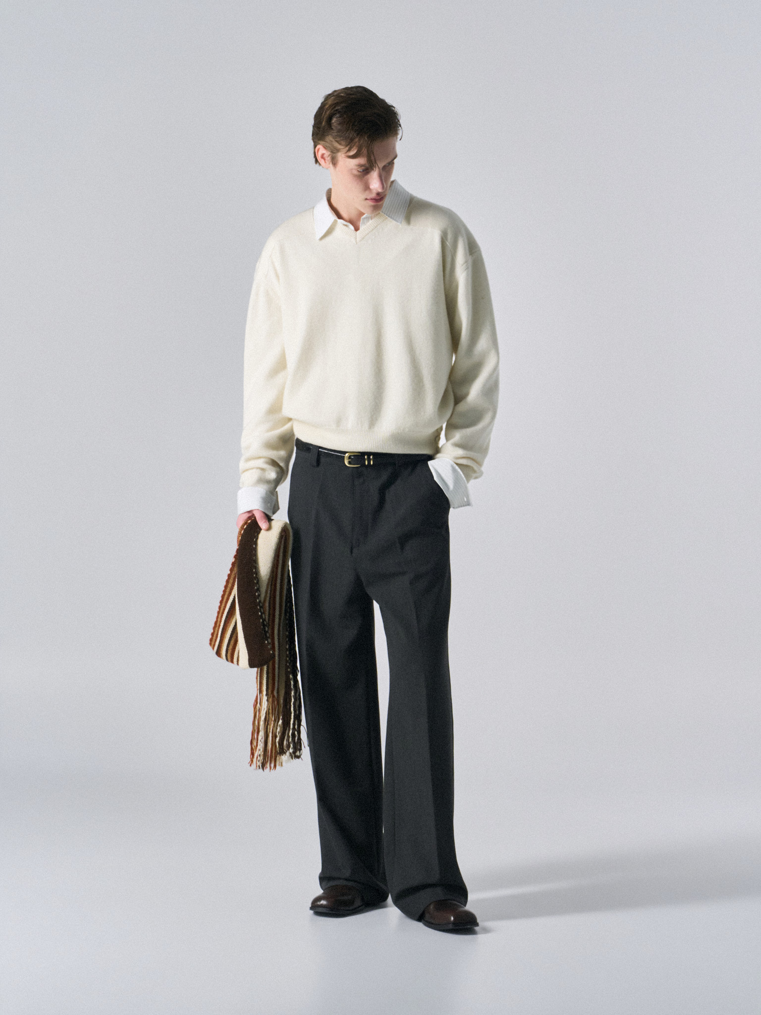 Frost paneled v-neck sweater cream