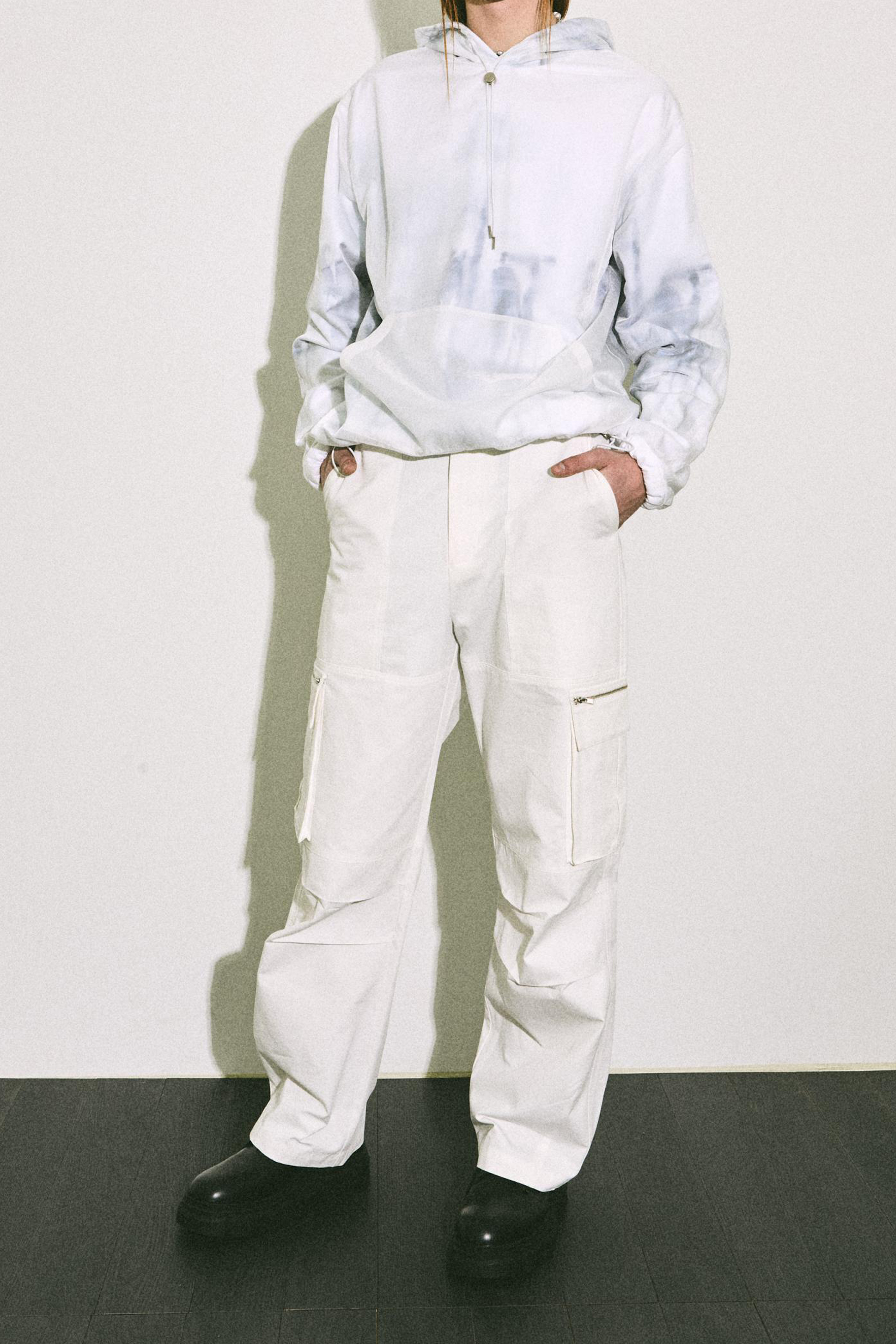 multi-pocket cargo pants white