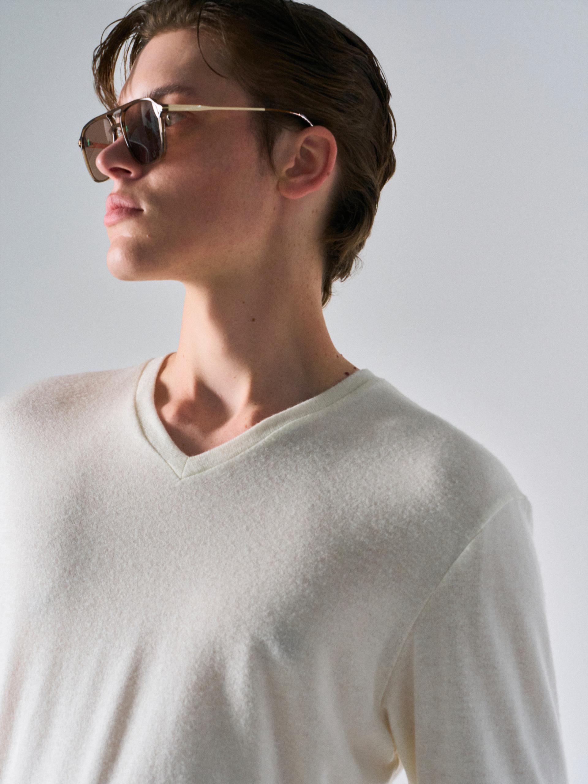 Freddie soft-touch slim v-neck ivory