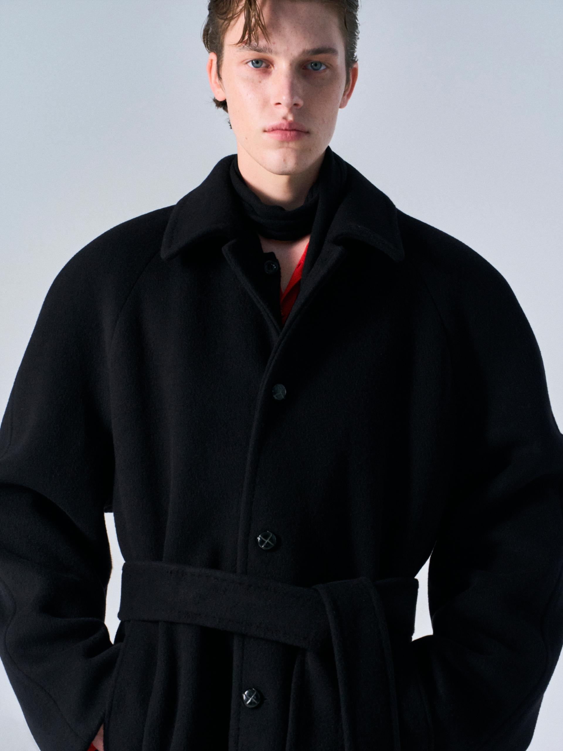 Lawton cashmere arch raglan coat black