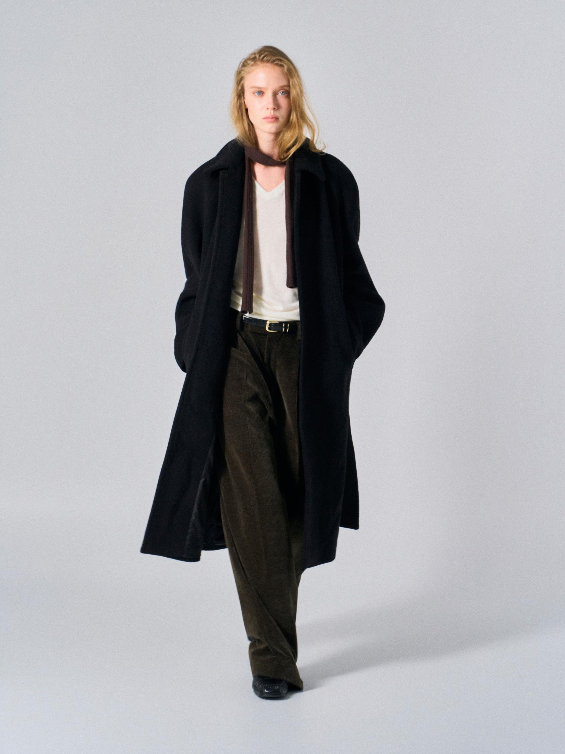 Lawton cashmere arch raglan coat black