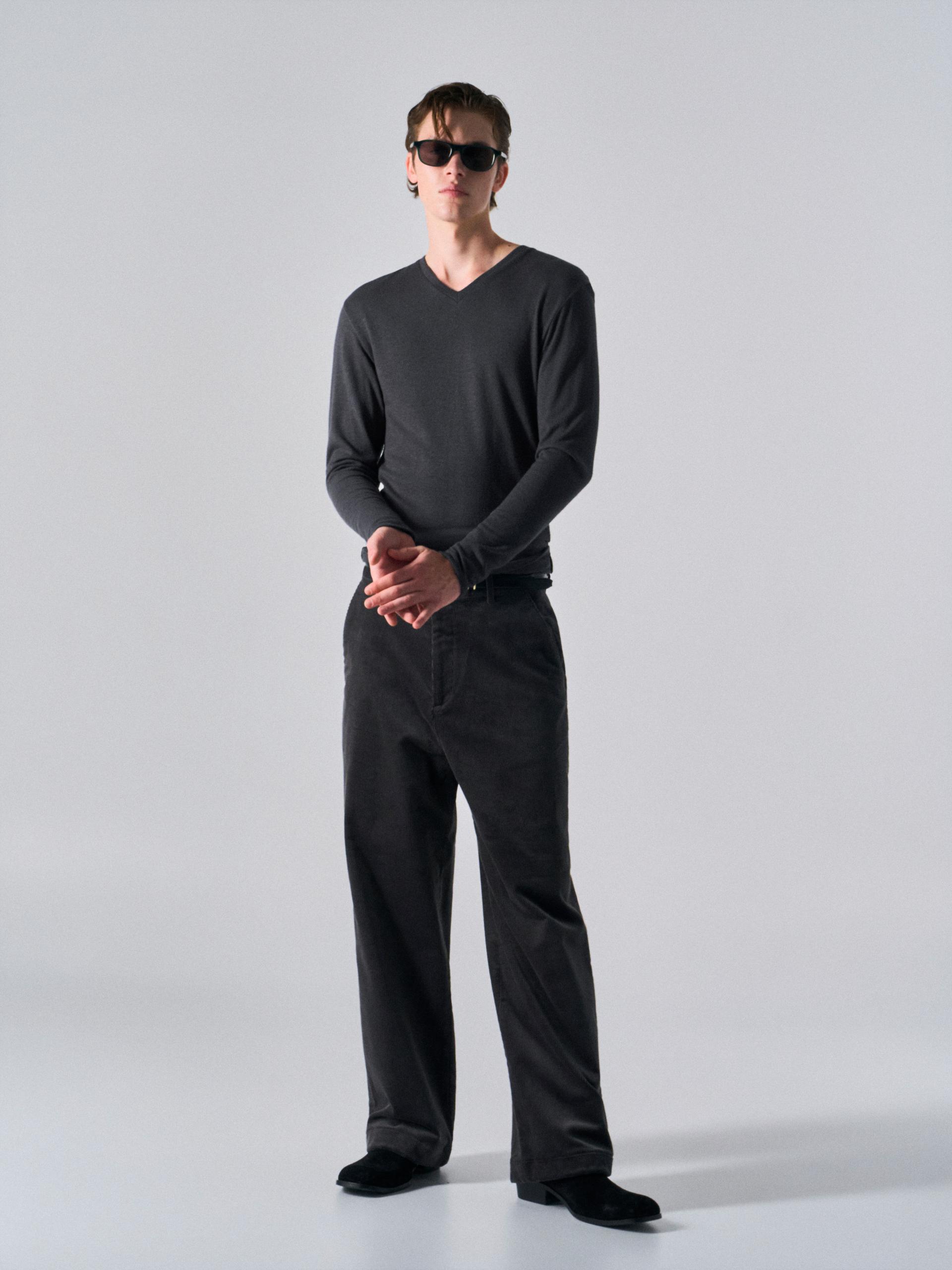 Freddie soft-touch slim v-neck coal