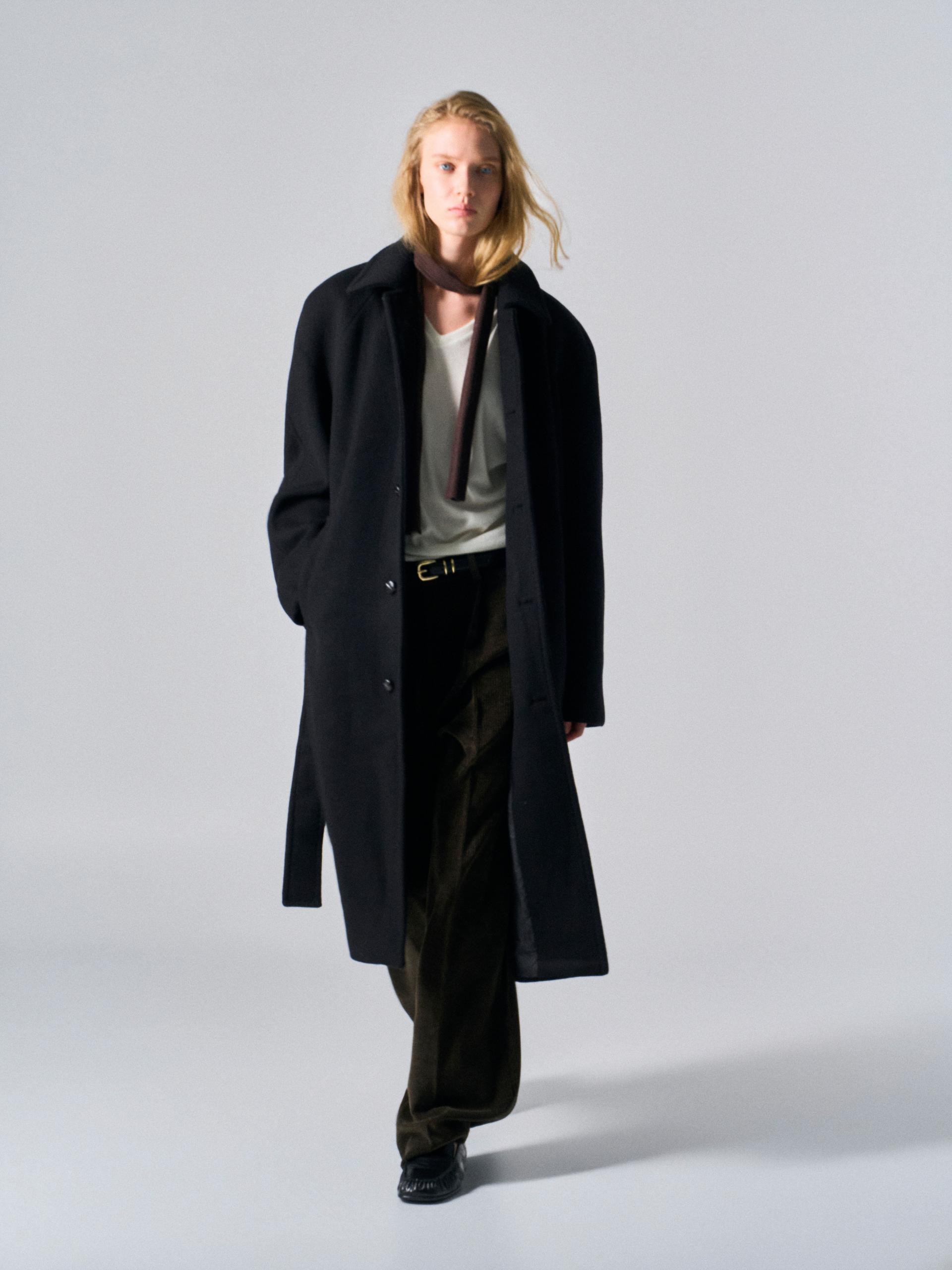 Lawton cashmere arch raglan coat black