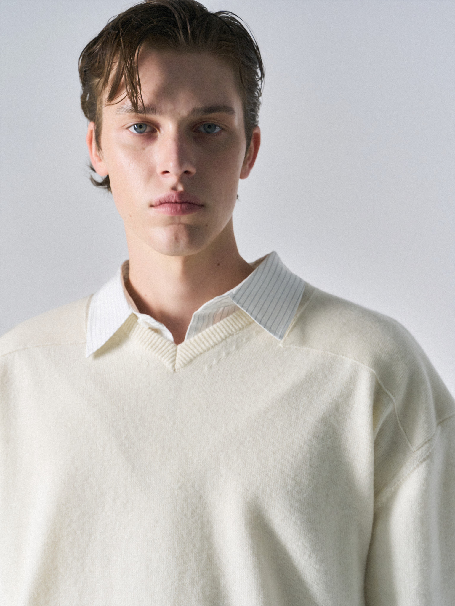 Frost paneled v-neck sweater cream