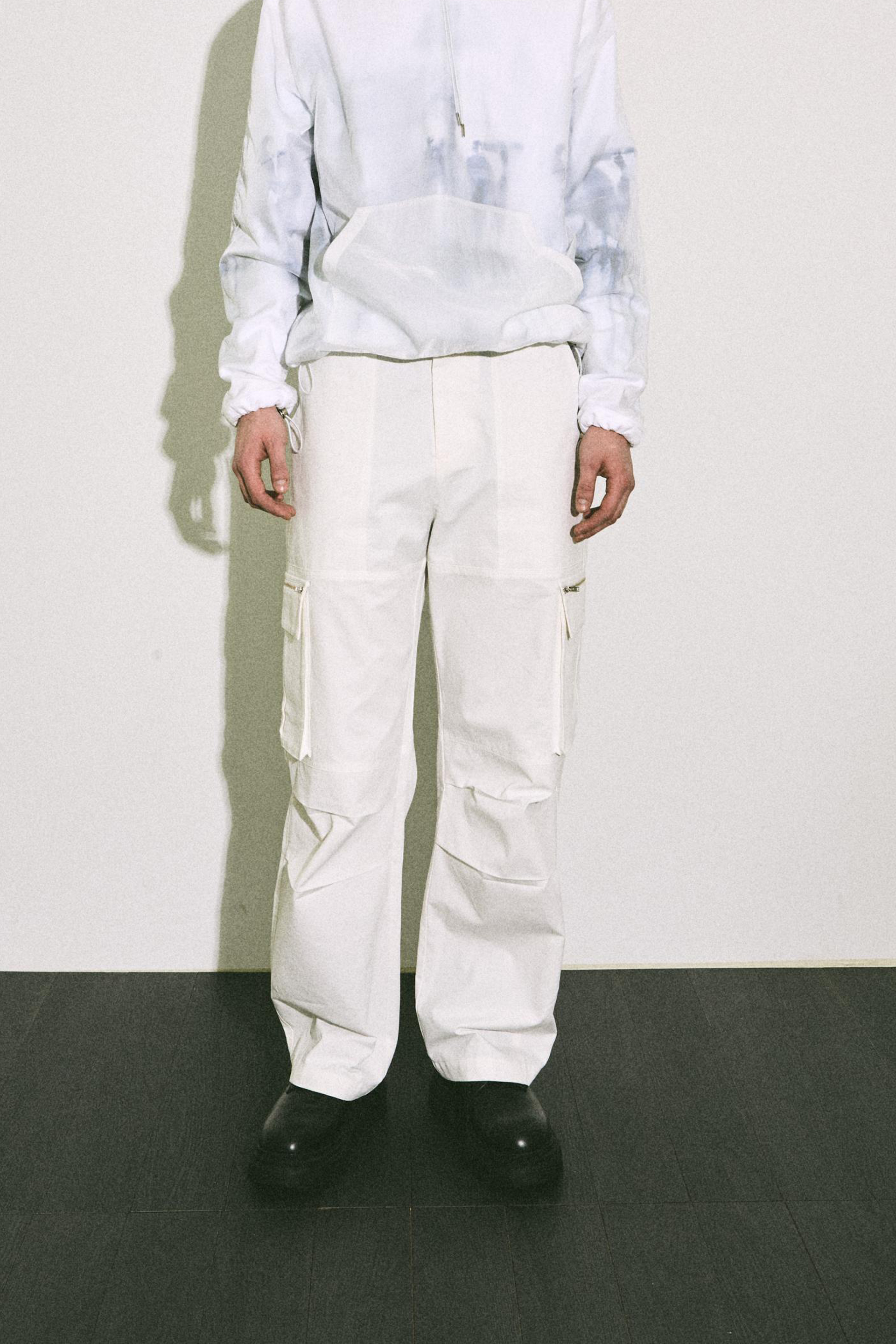 multi-pocket cargo pants white