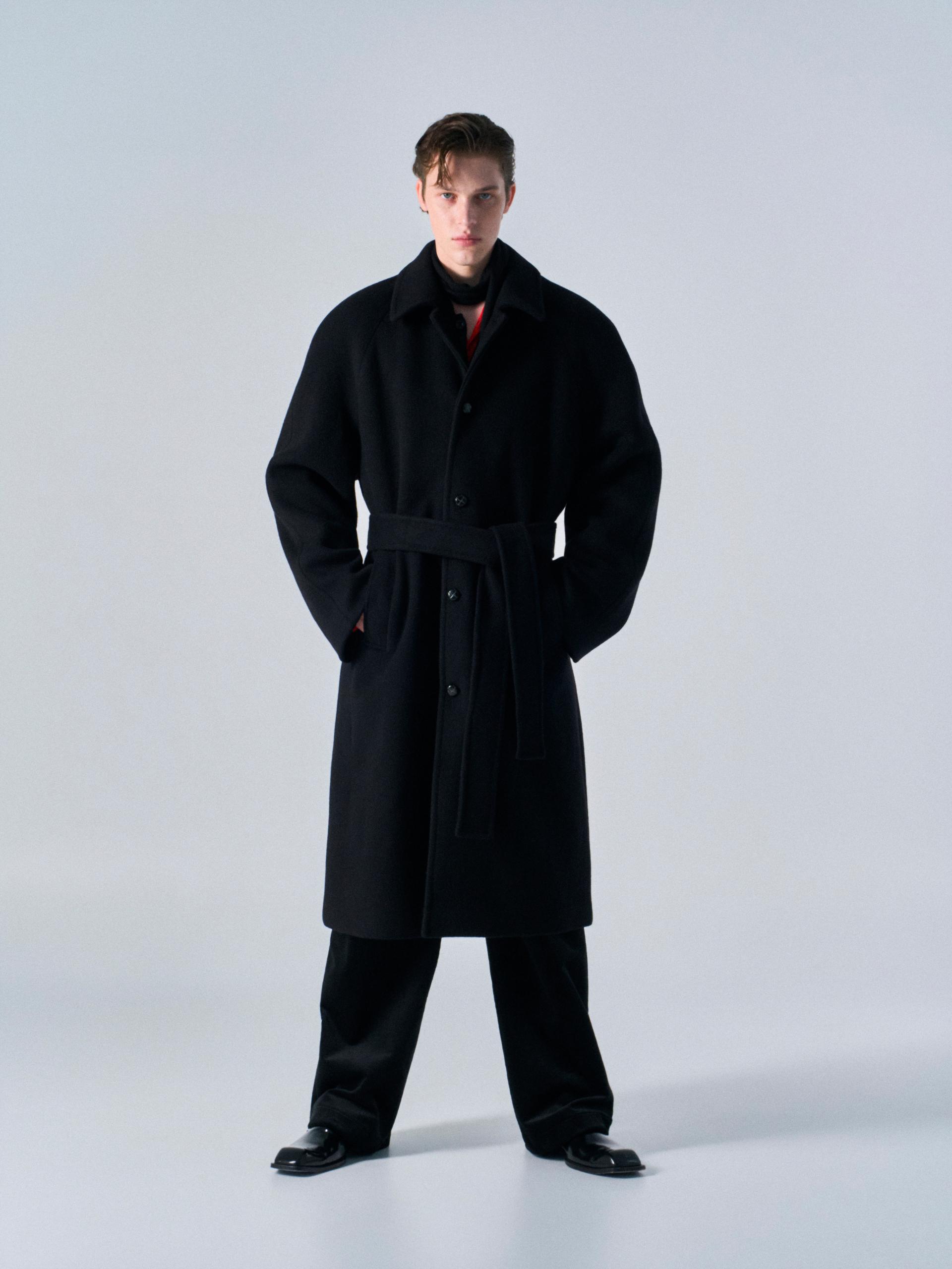 Lawton cashmere arch raglan coat black