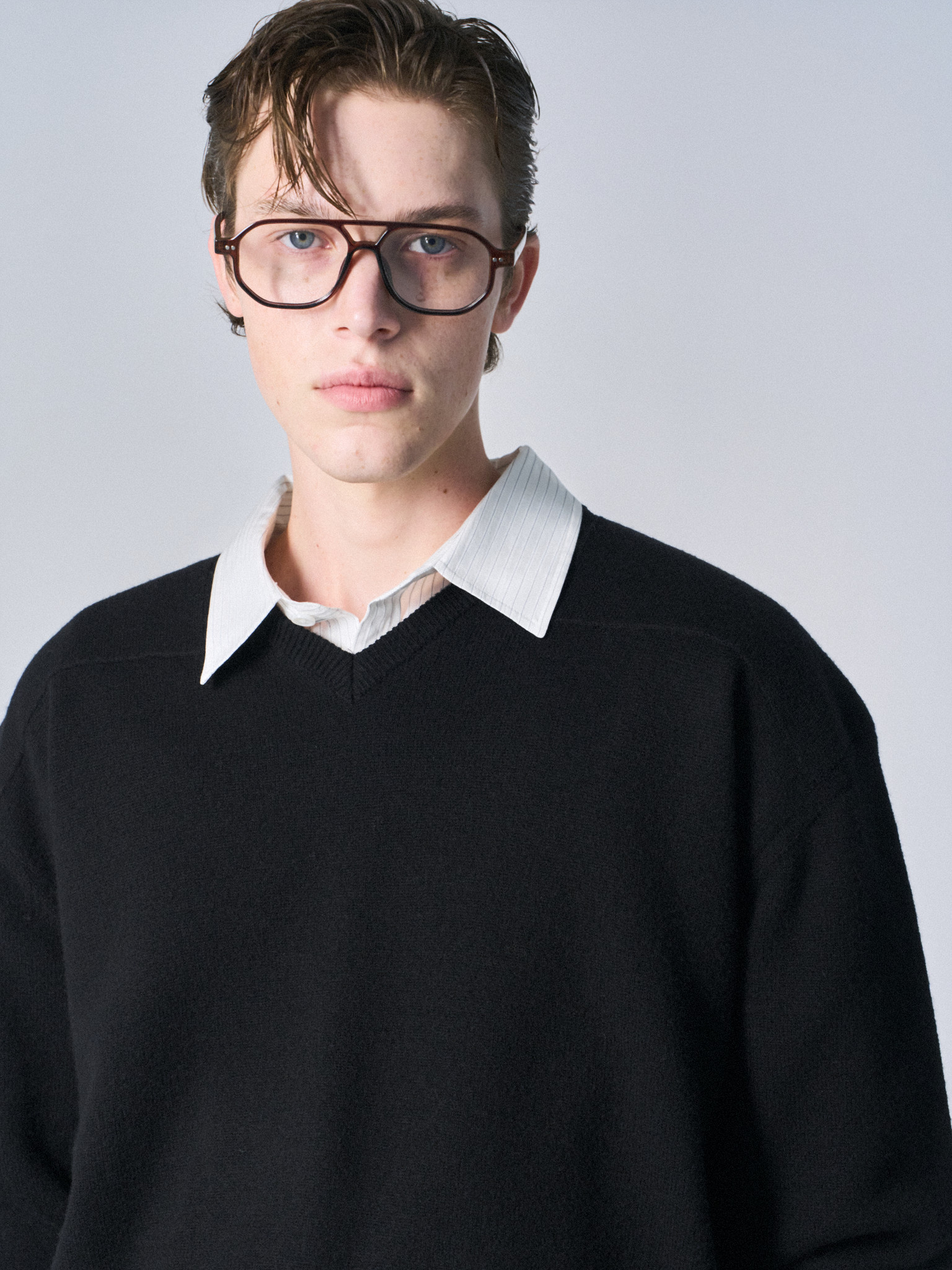 Frost paneled v-neck sweater black