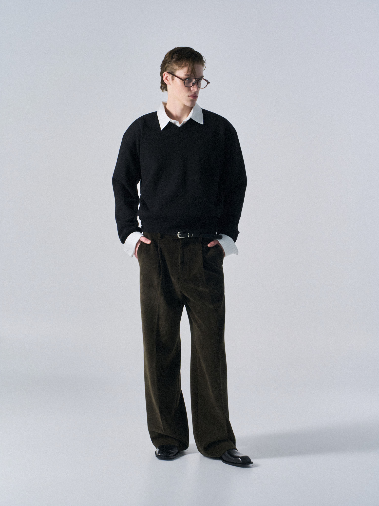 Frost paneled v-neck sweater black