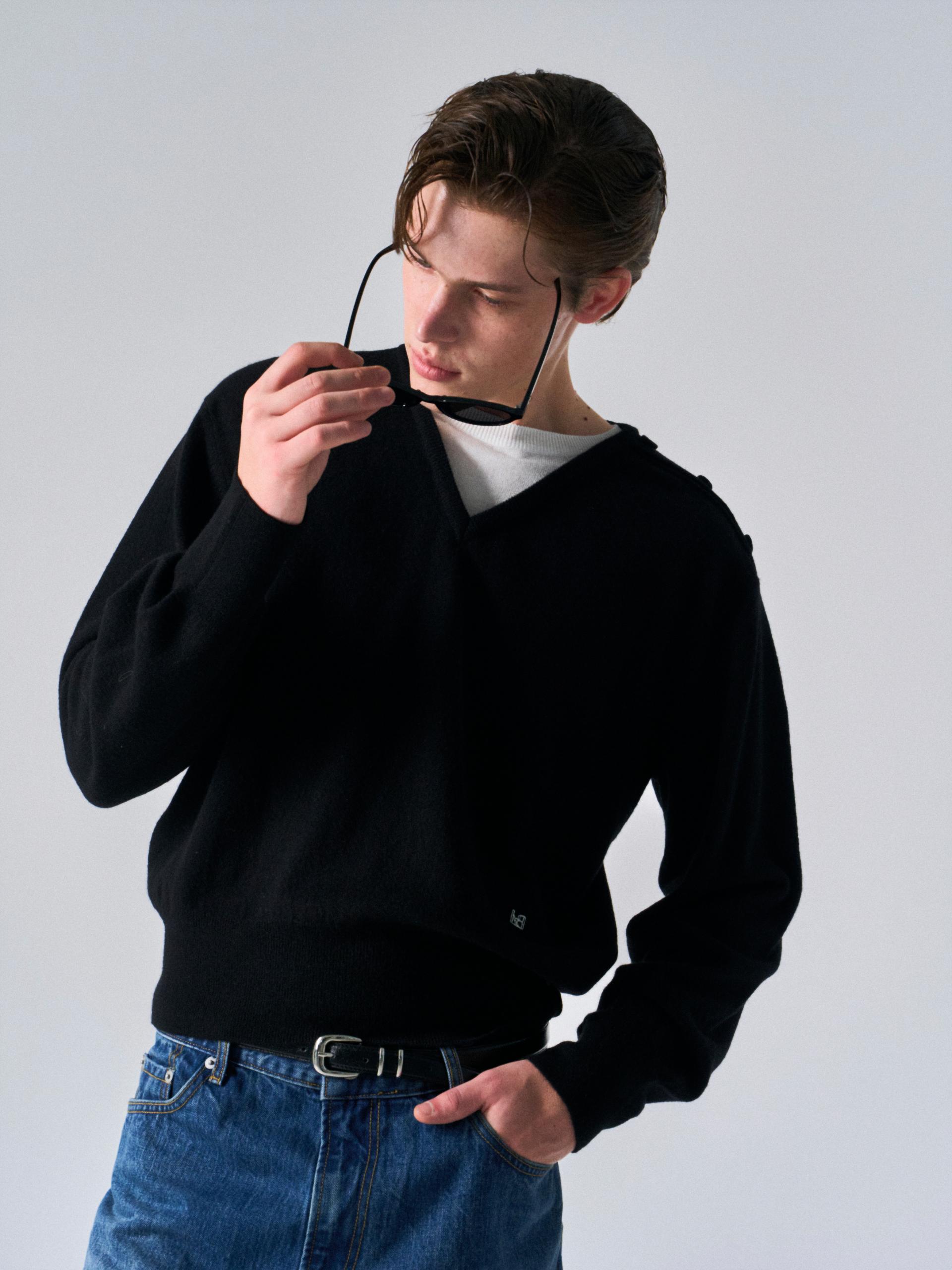 Towns layered v-neck sweater black