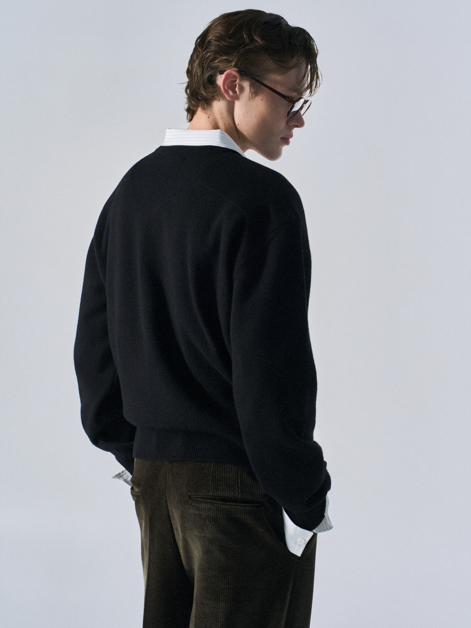Frost paneled v-neck sweater black