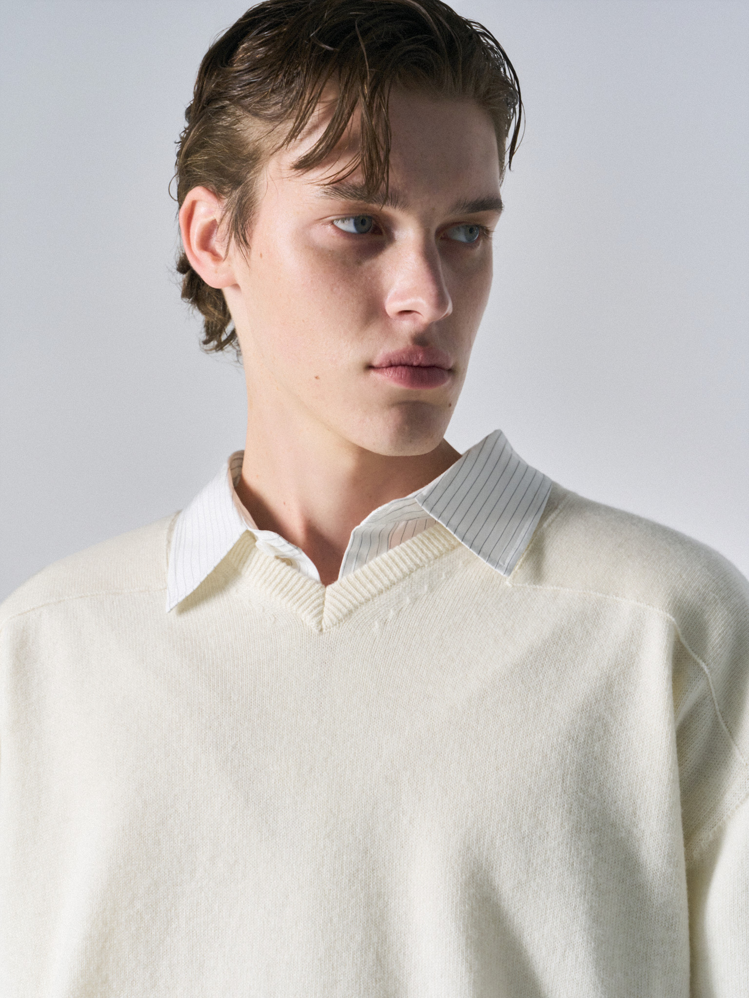 Frost paneled v-neck sweater cream