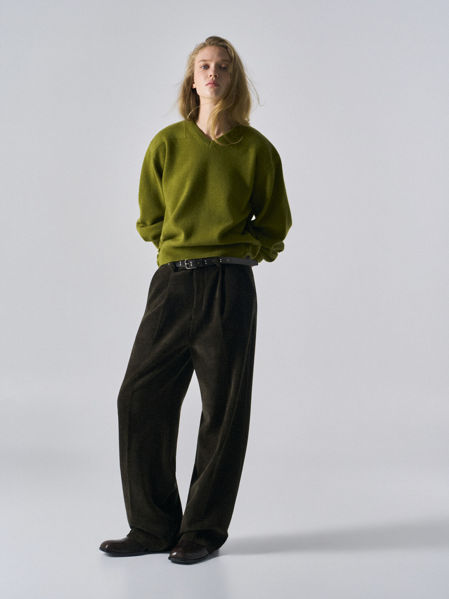 Frost paneled v-neck sweater clover