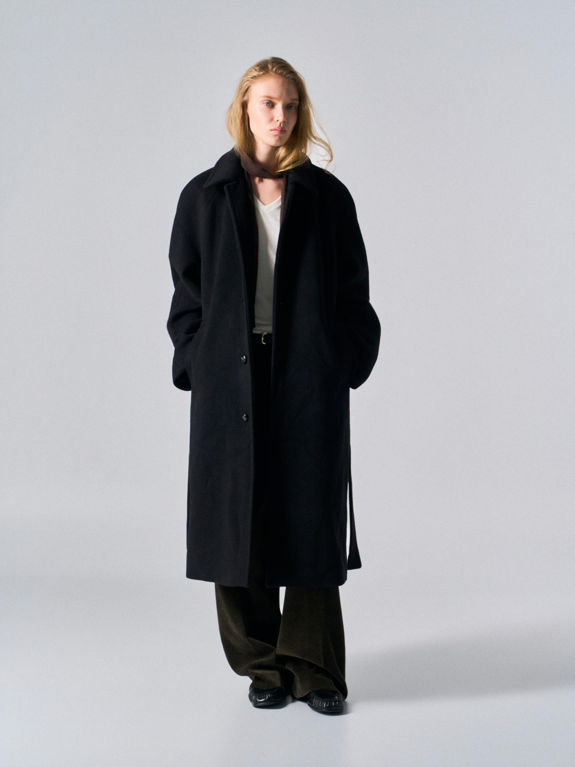 Lawton cashmere arch raglan coat black