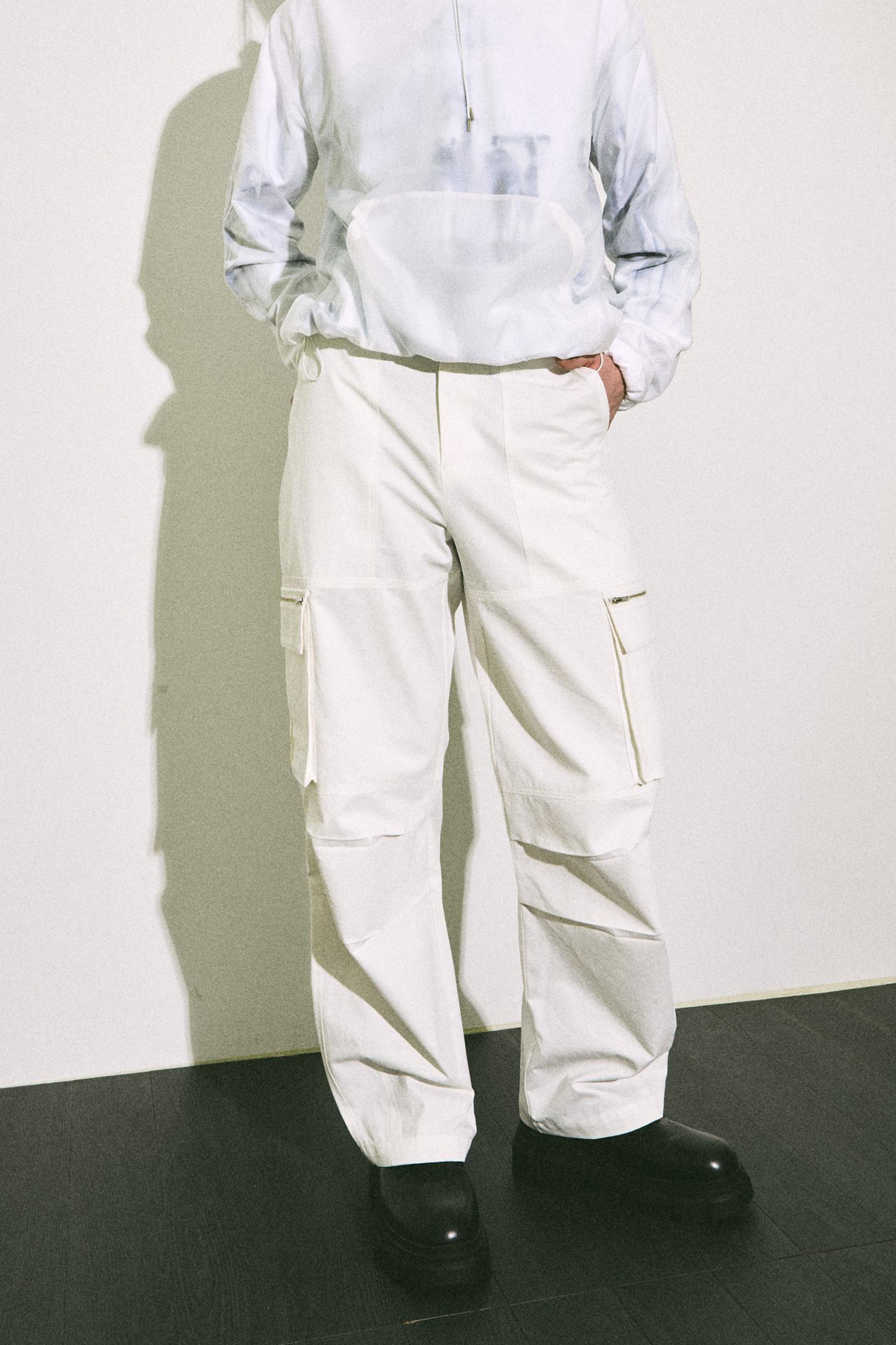 multi-pocket cargo pants white