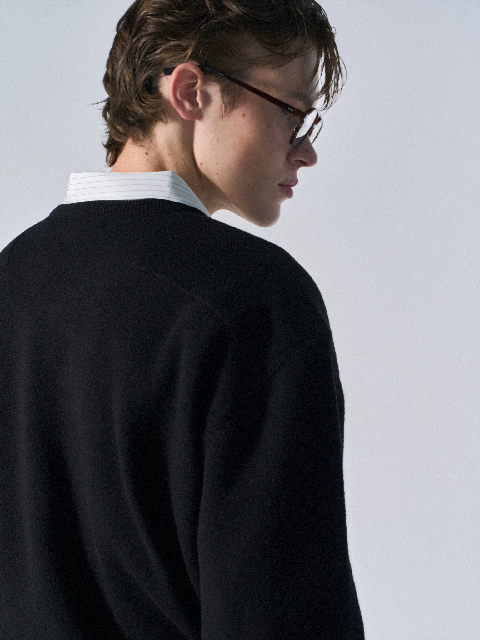 Frost paneled v-neck sweater black