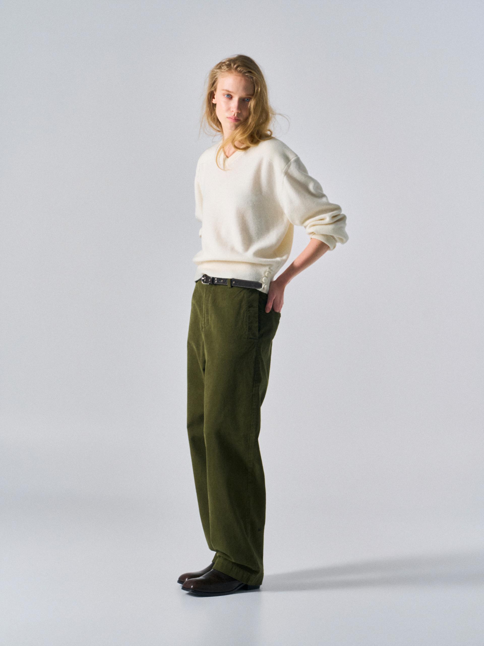 Frost paneled v-neck sweater cream