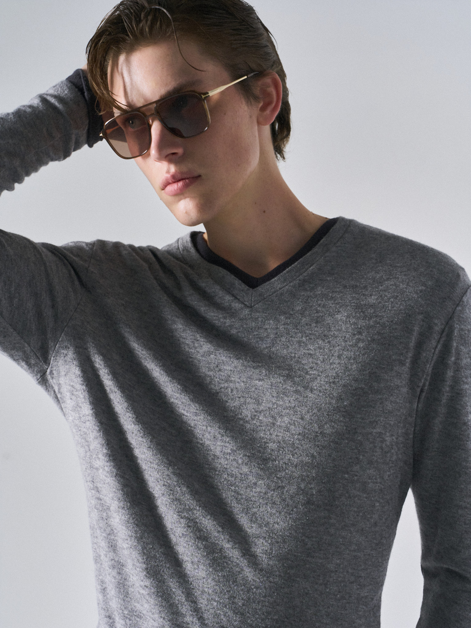 Freddie soft-touch slim v-neck melange grey