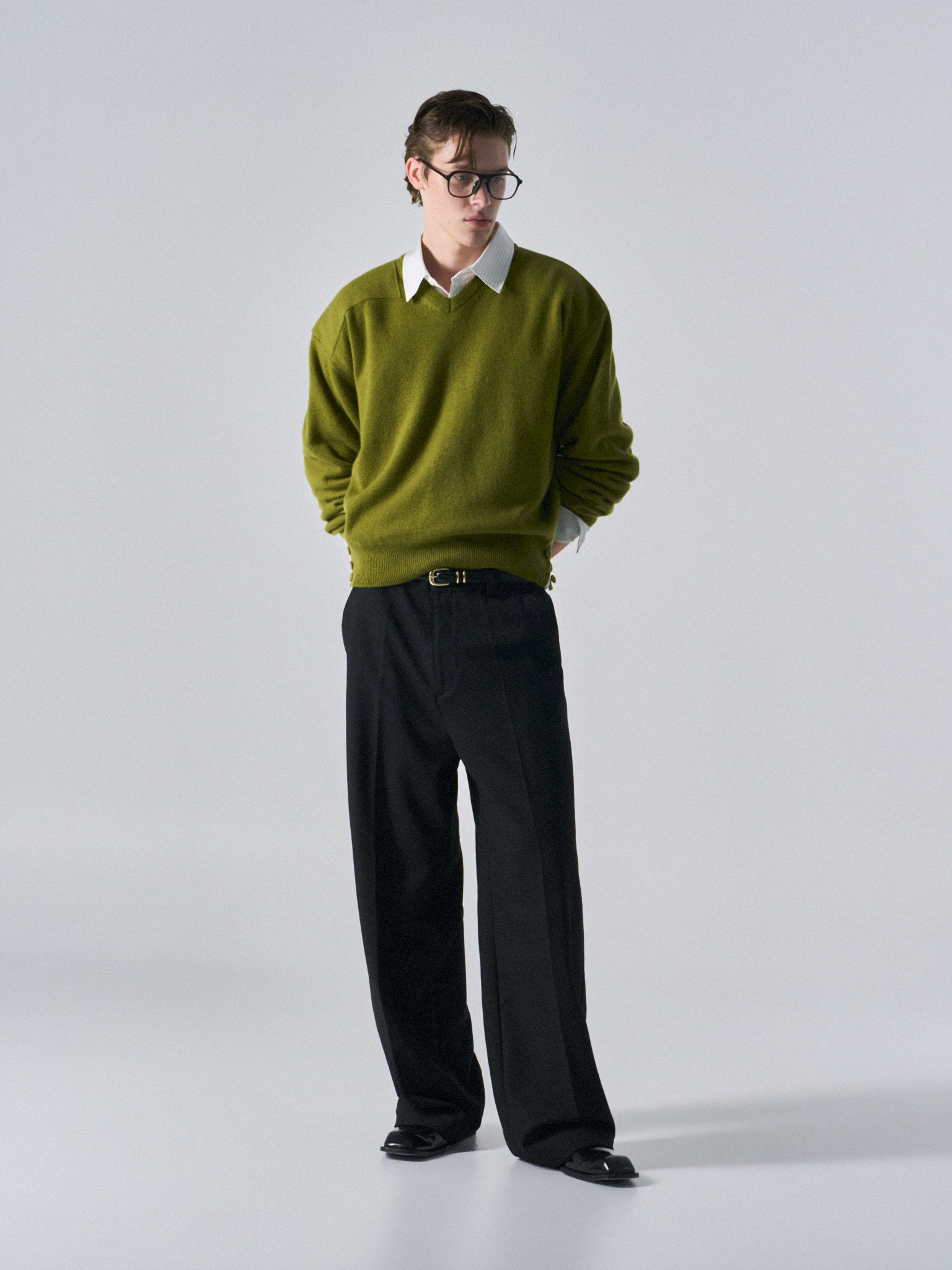 Frost paneled v-neck sweater clover