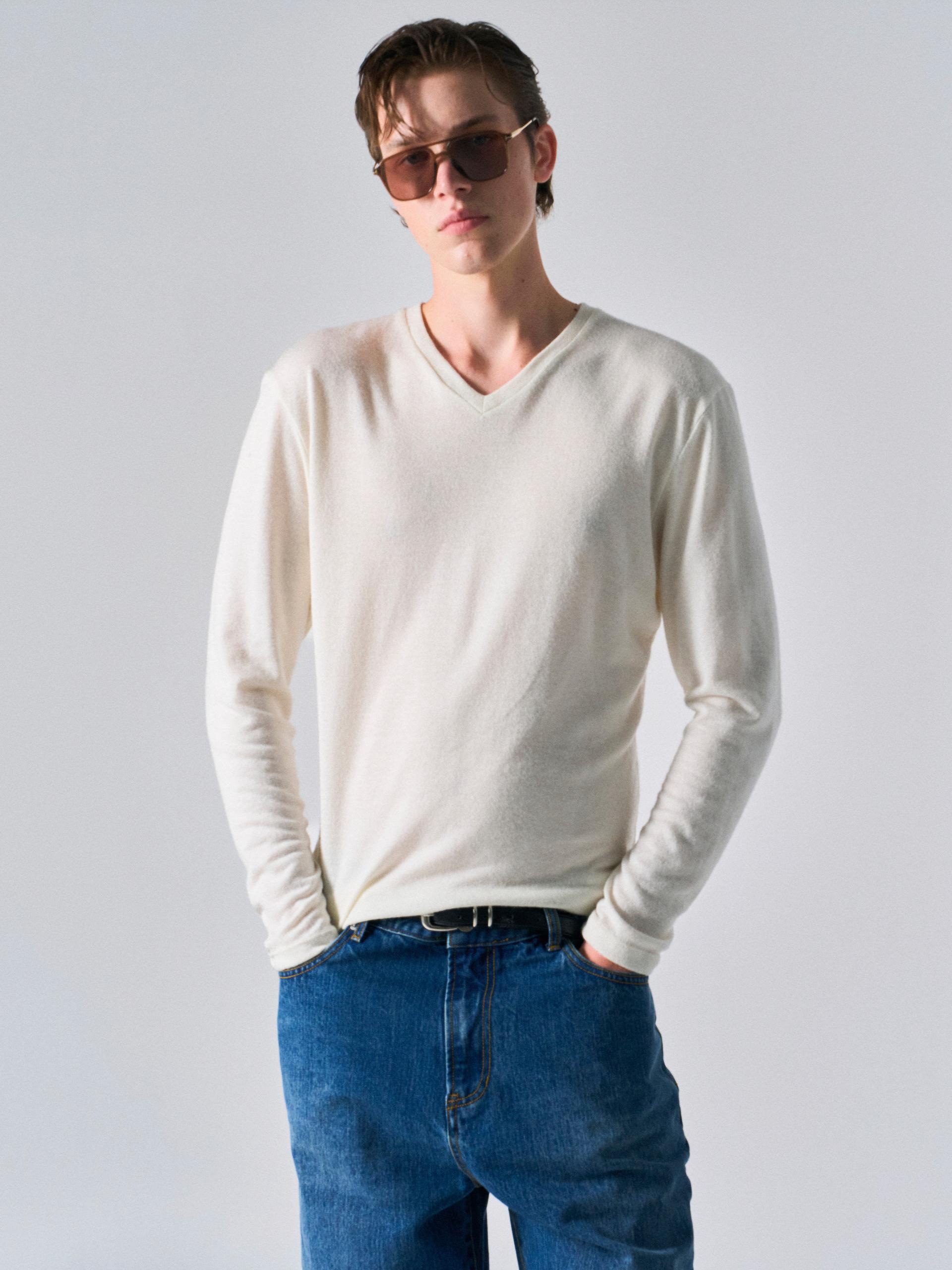 Freddie soft-touch slim v-neck ivory