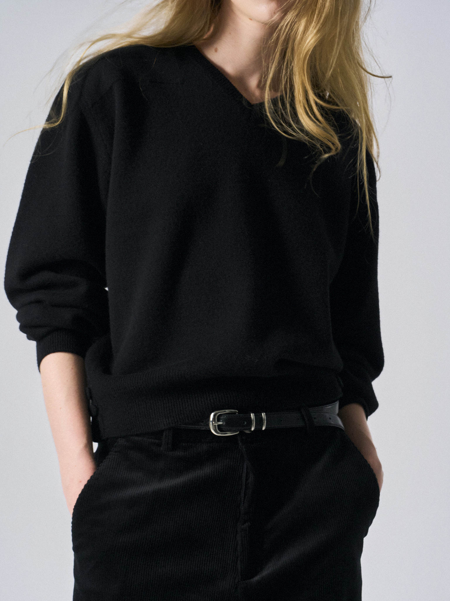Frost paneled v-neck sweater black