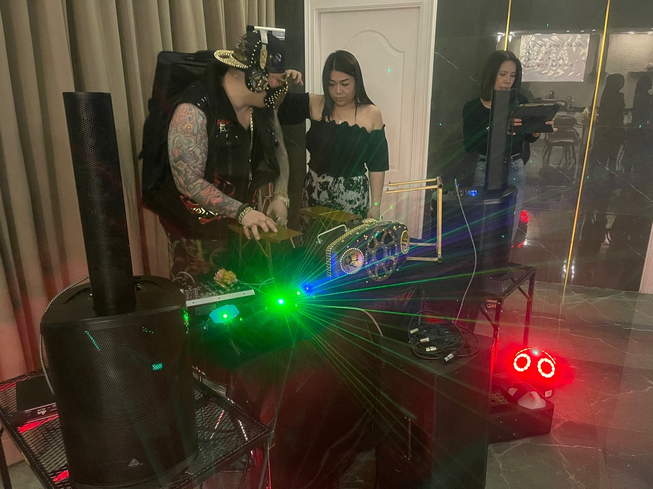 5b2b880e7451f.jpg