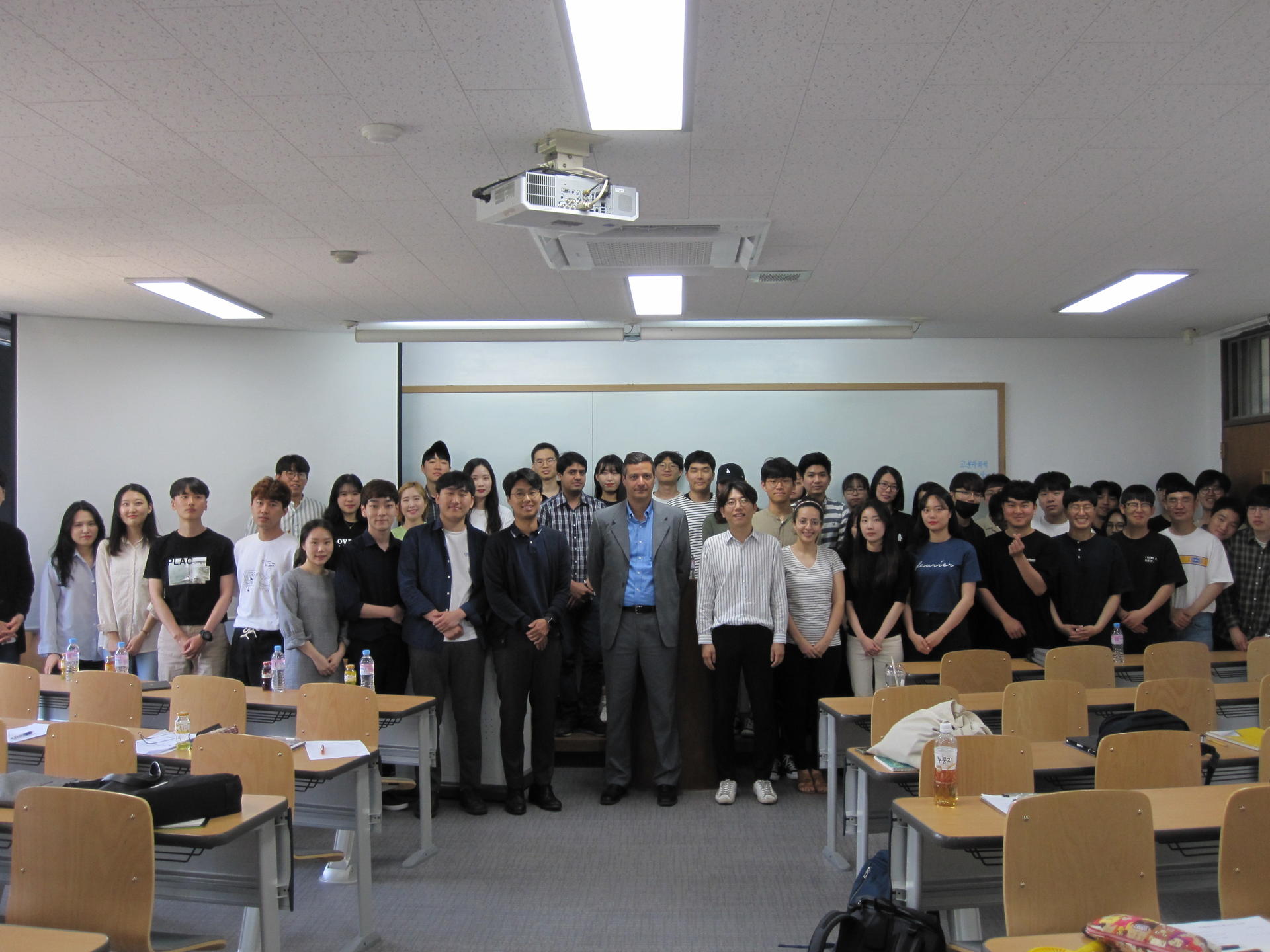 5ceba896ac1a9.jpg