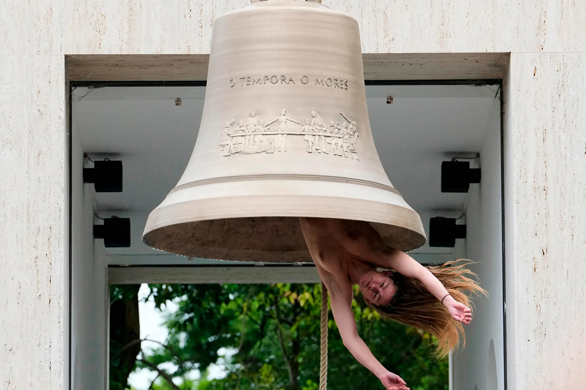 EDS NOTE: NUDITY – A performer rings a bell with her body at the Austrian pavilion called ‘Seaworld Venice’ by artist Ei Arakawa-Nash, at the Venice 2026 Biennale Art, in Venice, Italy, Thursday, Nov. 14, 2024. (AP Photo/Luca Bruno)