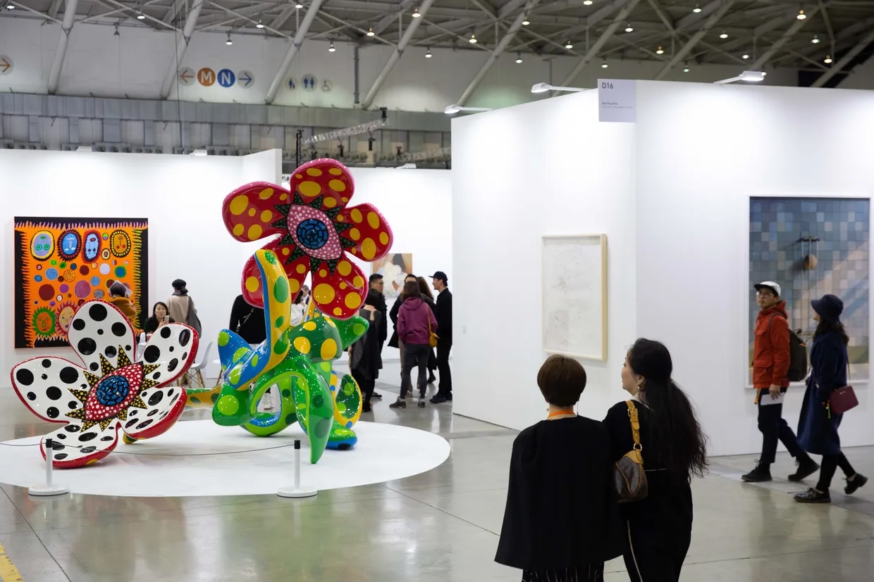 Yayoi Kusama, Flowers That Bloom at Midnight (2010 and 2016). Exhibition view: Ota Fine Arts, Taipei Dangdai (18–20 January 2019). Courtesy Taipei Dangdai.
