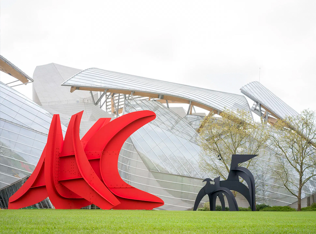Installation view of the exhibition Calder. Rêver en équilibre, exhibition presented from April 15 to August 16 2026 at Fondation Louis Vuitton, Paris. © 2026 Calder Foundation, New York / ADAGP, Paris © Fondation Louis Vuitton / David Bordes