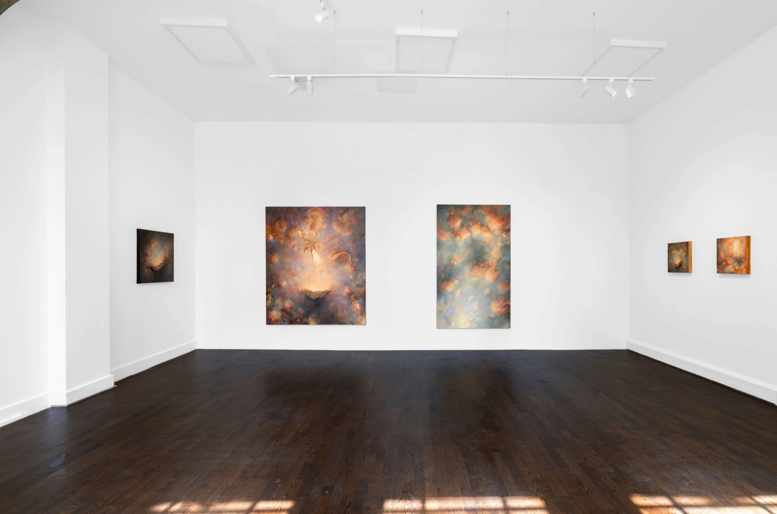 Exhibition view: Gaia Ozwyn, Incantations to a Vague Borderland, lbf contemporary, London (22 May–19 June 2025). Courtesy lbf contemporary. Photo: Deniz Guzel.