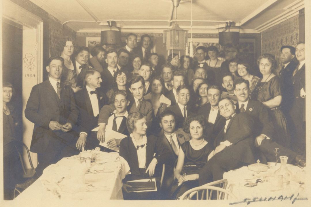 John Sloan class picture, Art Students League, New York, 1924. Calder is pictured sixth from right. Photograph by Soichi Sunami
