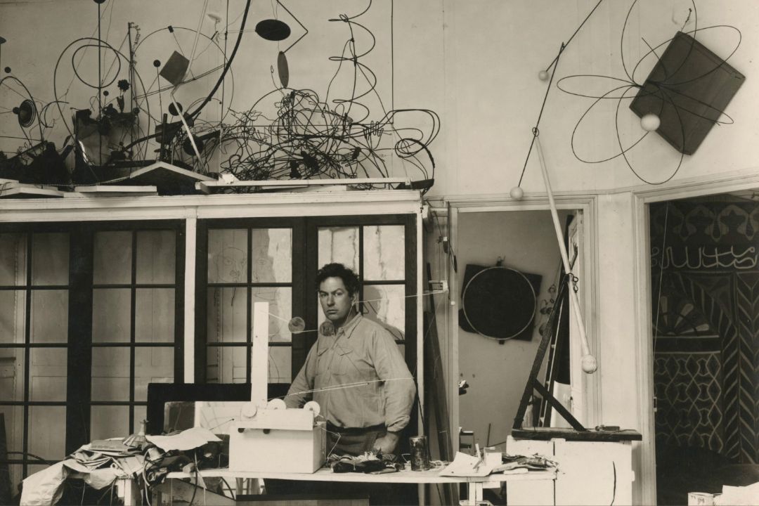 Calder in his studio at 14 rue de la Colonie, Paris, fall 1931 Photograph by Marc Vaux © Bibliothèque Kandinsky, Centre Georges Pompidou, Marc Vaux Collection