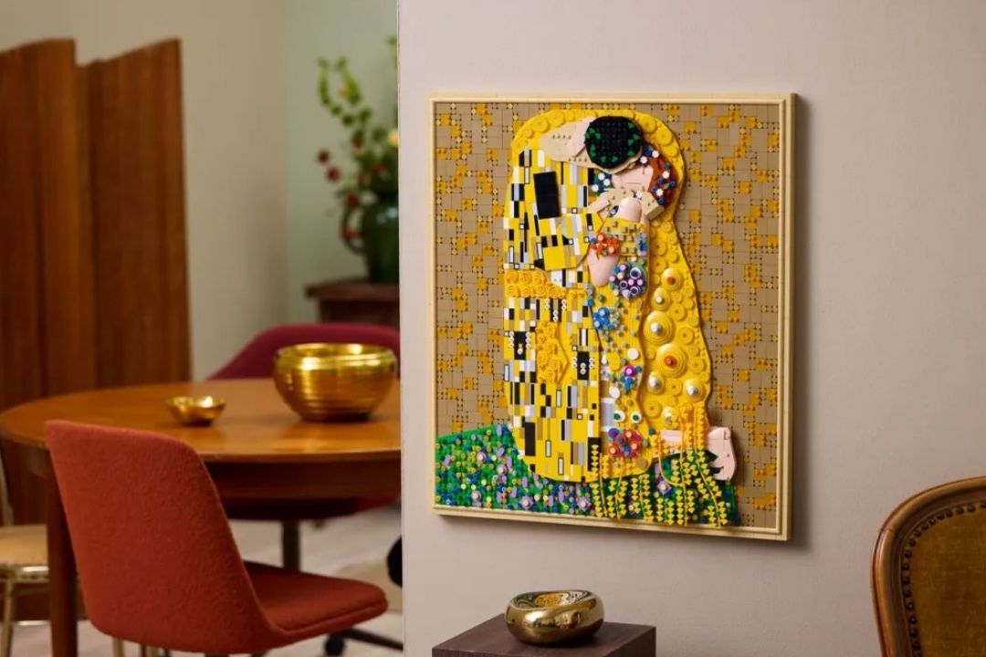 The forthcoming " LEGO® Art Gustav Klimt – The Kiss " can hang on a wall! Courtesy LEGO Group