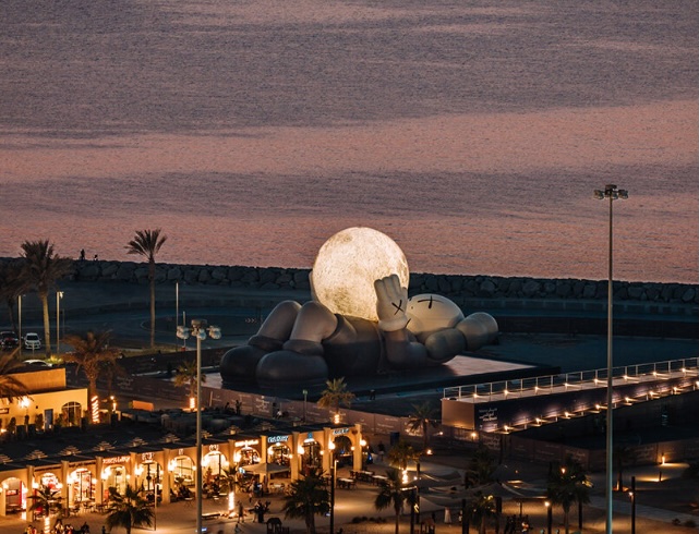 the sculpture lies stretched across the edge of Mina Zayed as if pausing between breaths. Photo Courtesy of AlRightsReser